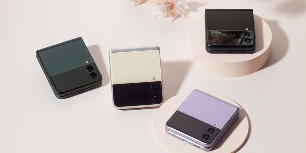 Le Samsung Galaxy Z Flip3 dans ses quatre coloris principaux.