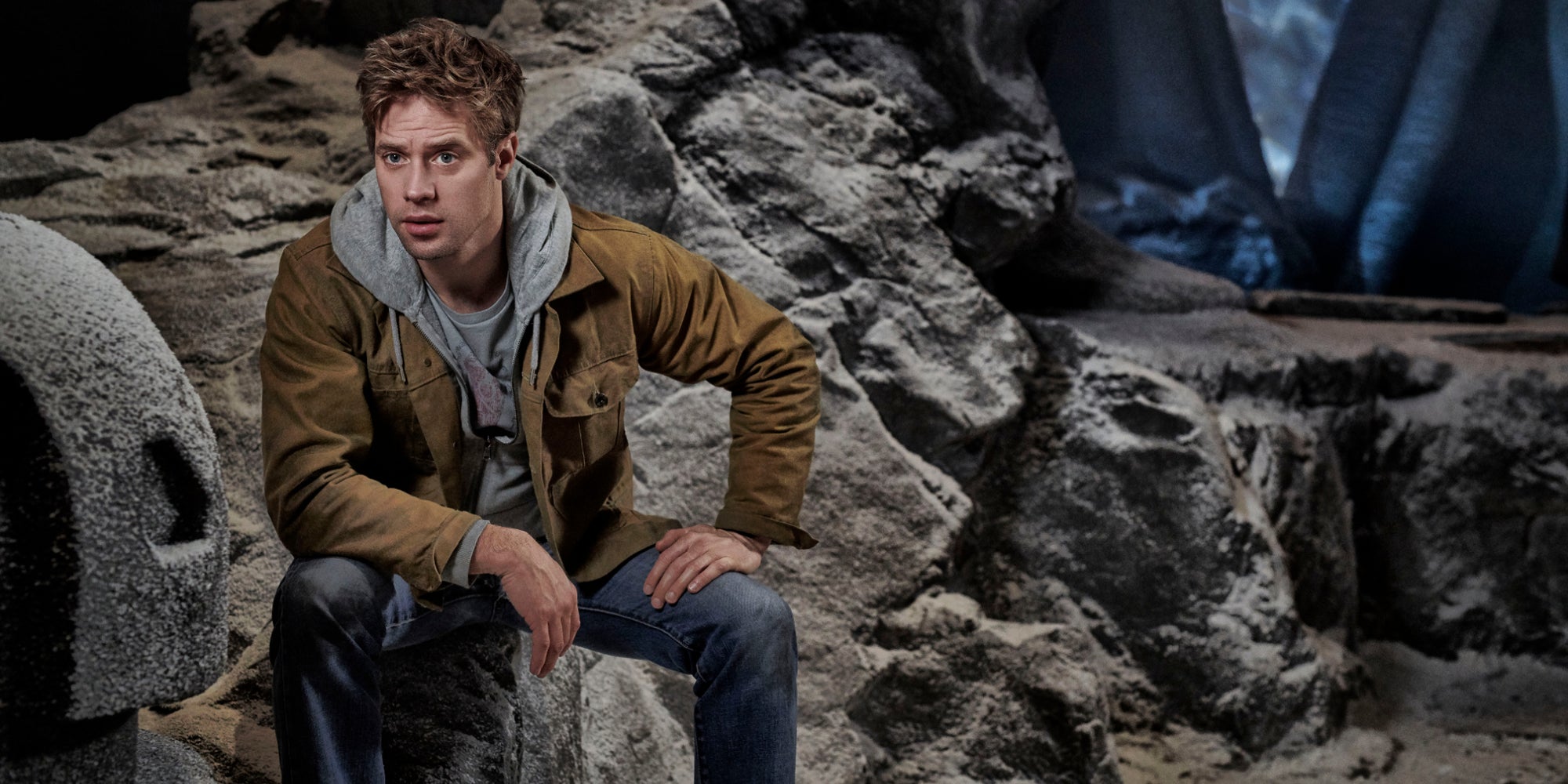 Shaun Sipos, interprète du personnage d'Adam Strange dans le série Krypton signée SYFY.