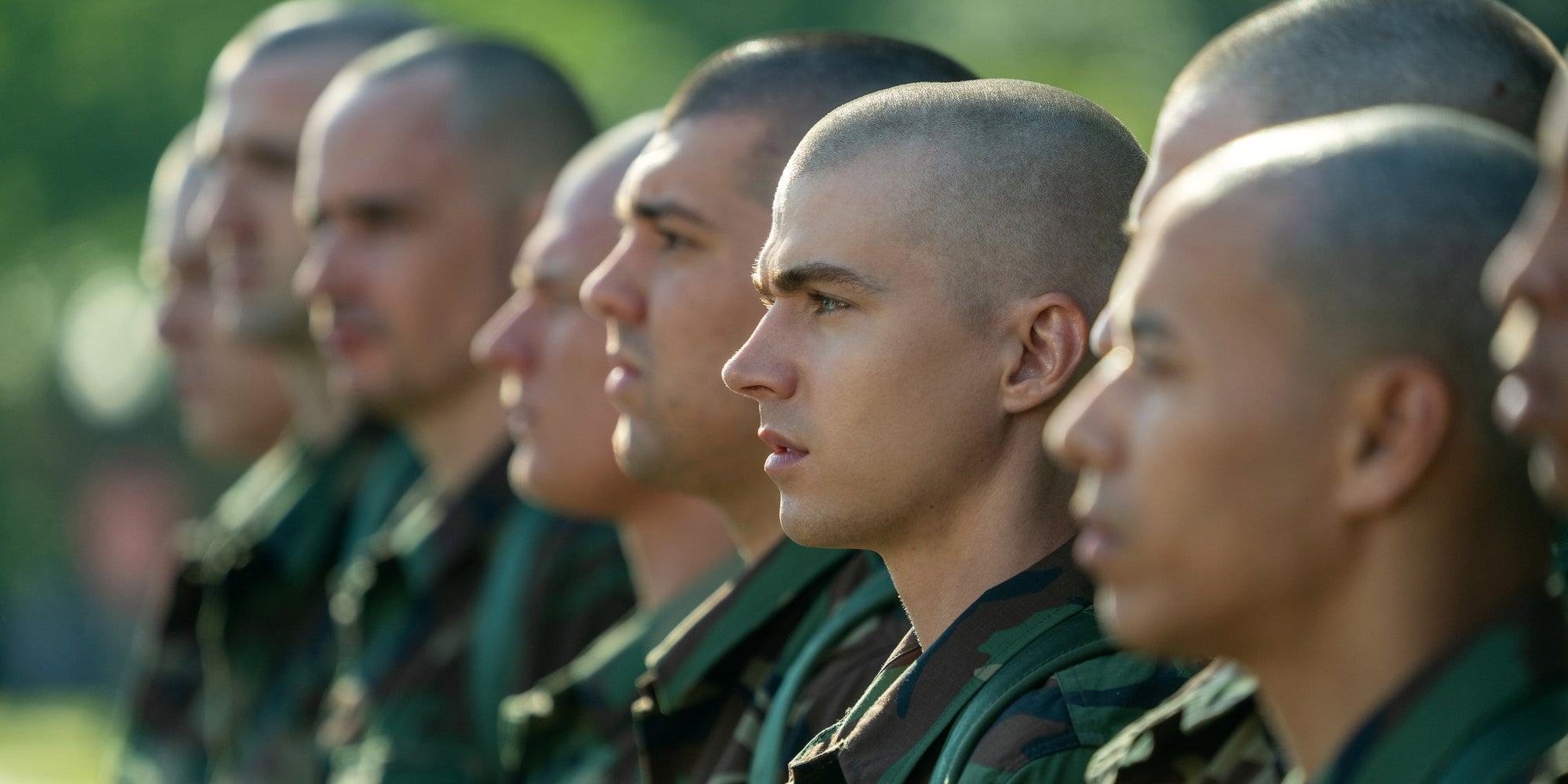 Miles Heizer dans ''Boots'', à voir sur Netflix.