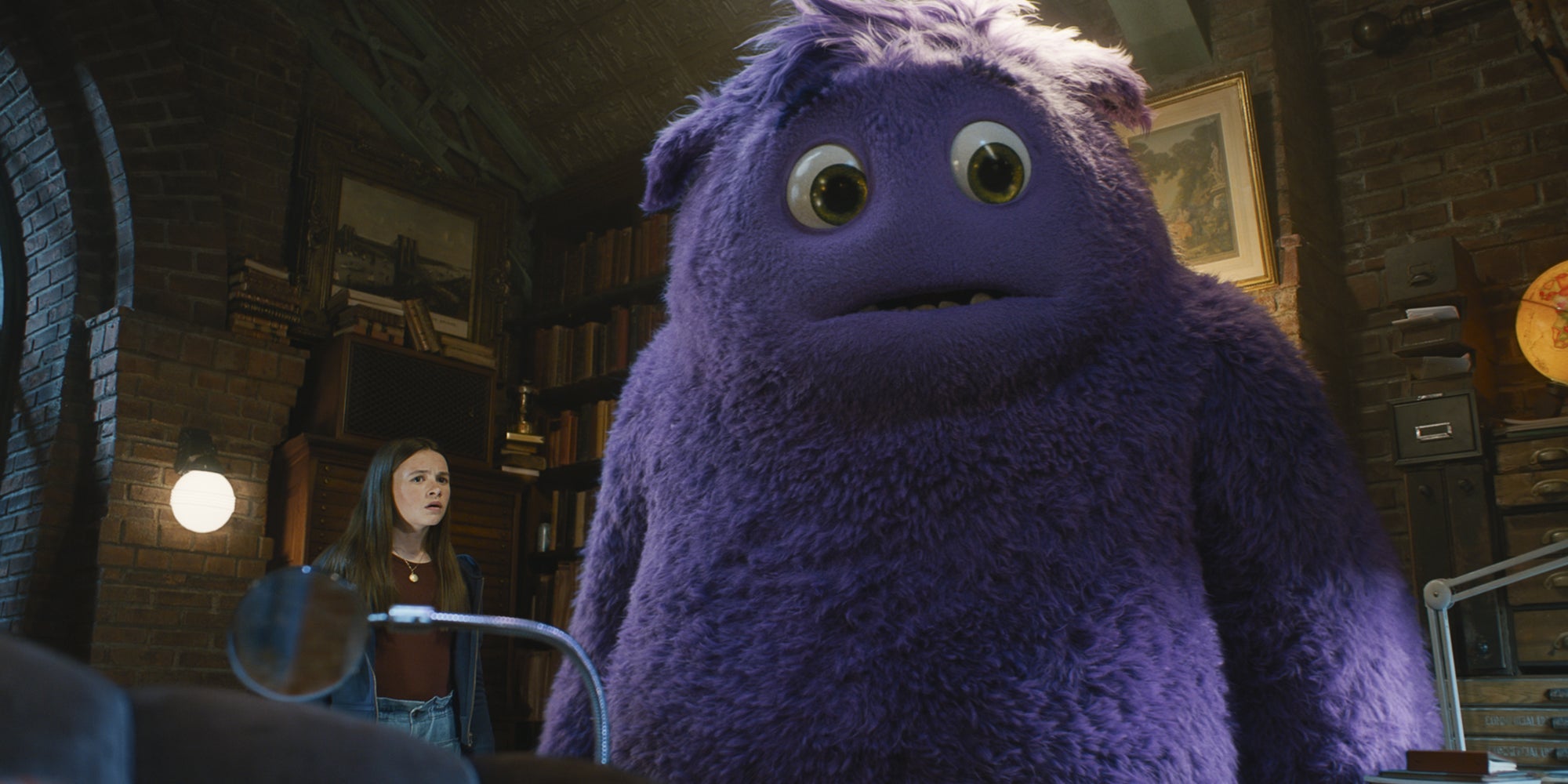 Bea (Cailey Fleming) et Blue, dans le film "Blue et Compagnie". 