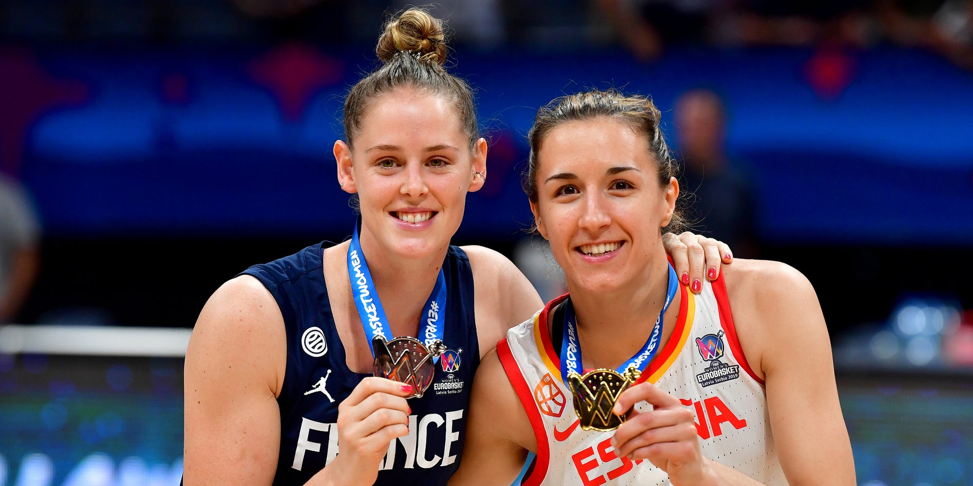 La Française Sara Chevaugeon et l’Espagnole Queralt Casas avec leurs médailles : Argent pour la première, Or pour la seconde