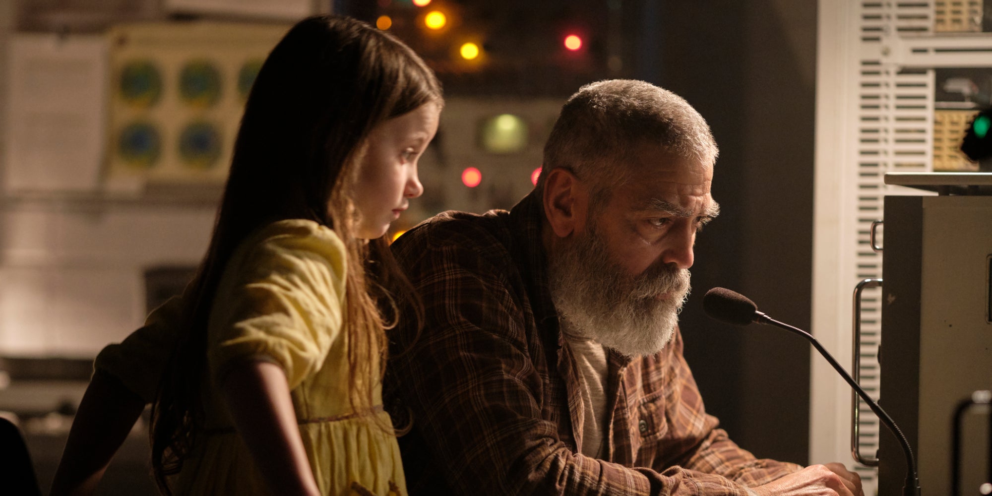 George Clooney et sa barbe sont à l'affiche de Minuit Dans l'Univers, prochainement sur Netflix