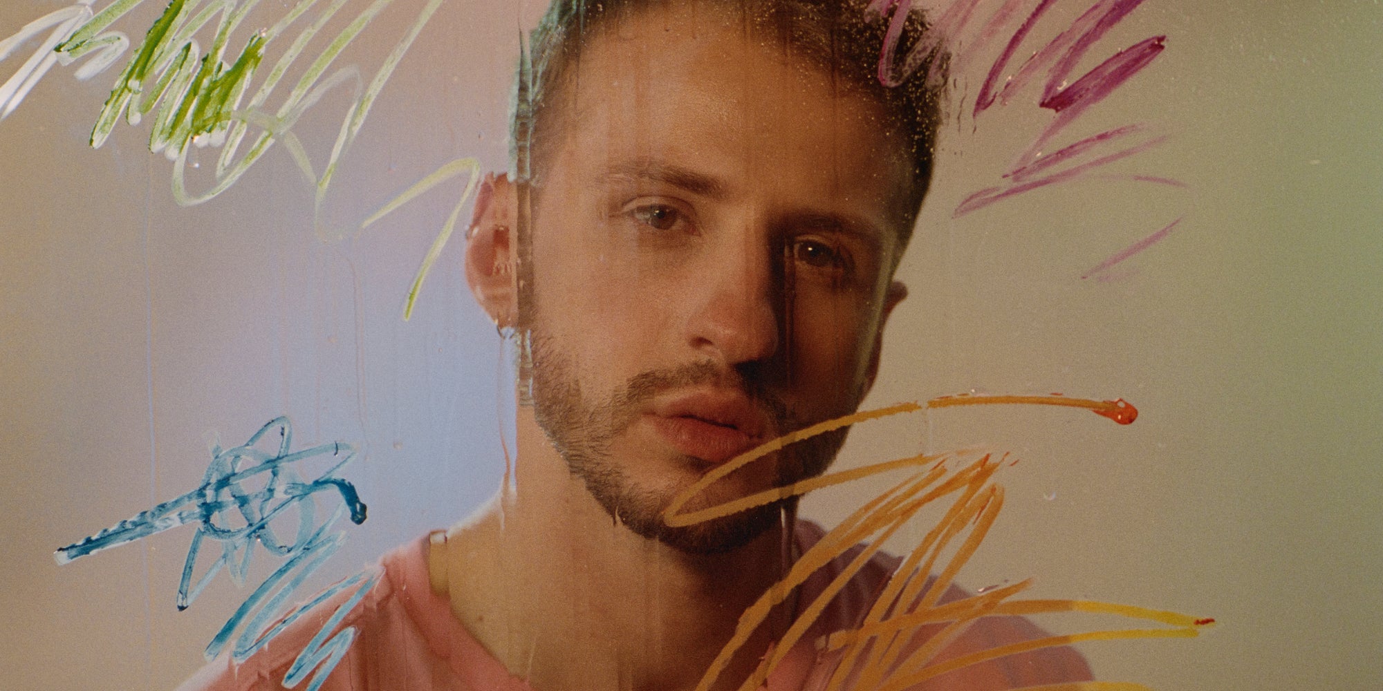 Maxenss a dévoilé son premier EP, "@", cet été.