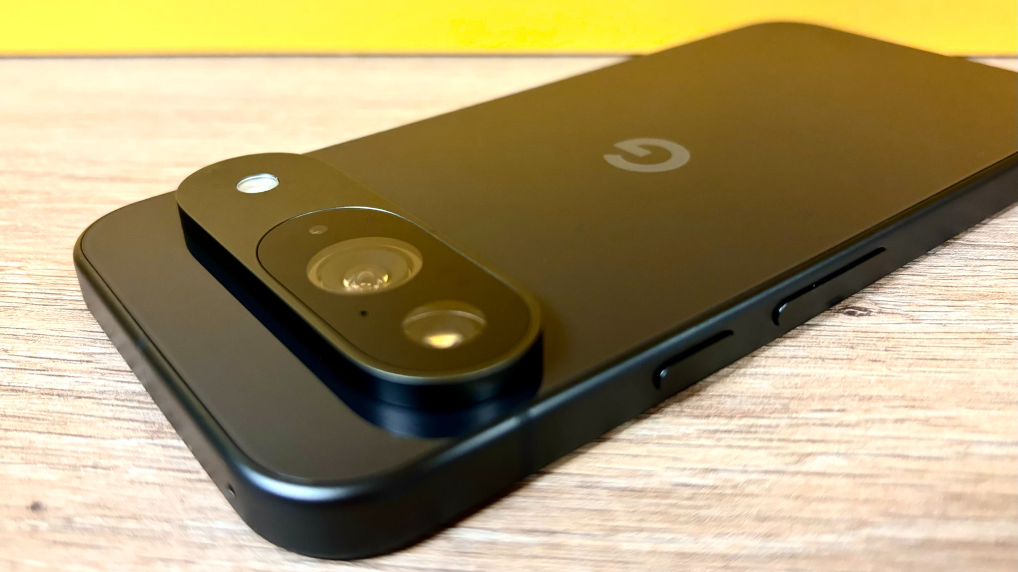 Le module photo, bien qu'épuré, prend tout de même une place conséquente avec son relief