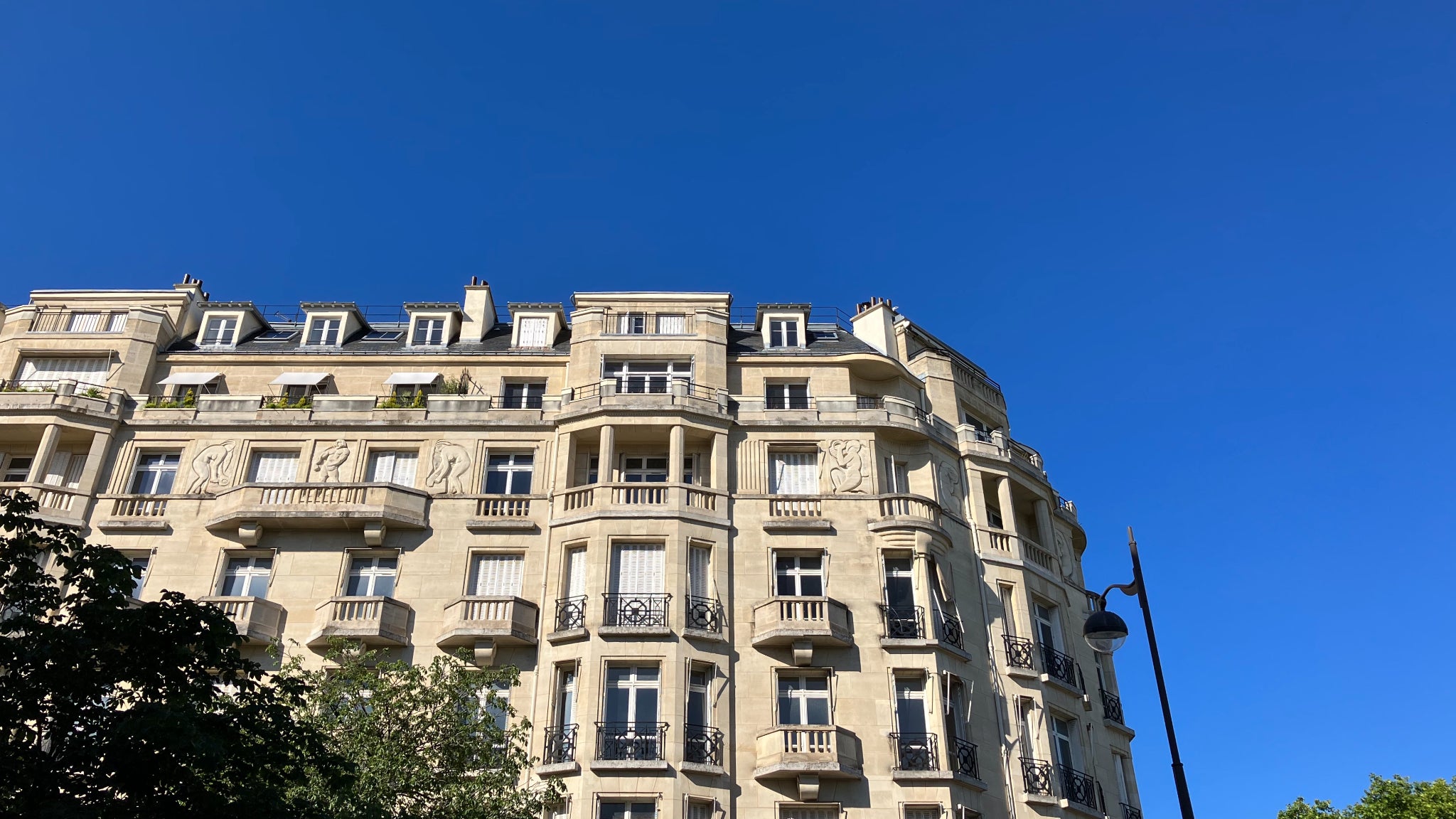 Prise de vue d'un immeuble, sans zoom...