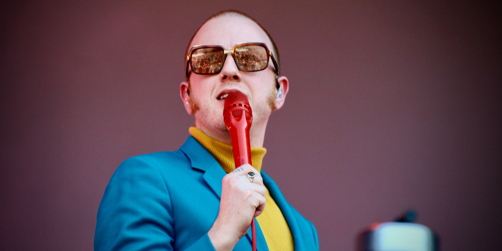 Alex Trimble, le chanteur de Two Door Cinema Club, sur la Grande Scène de Rock en Seine le dimanche 25 août 2019.