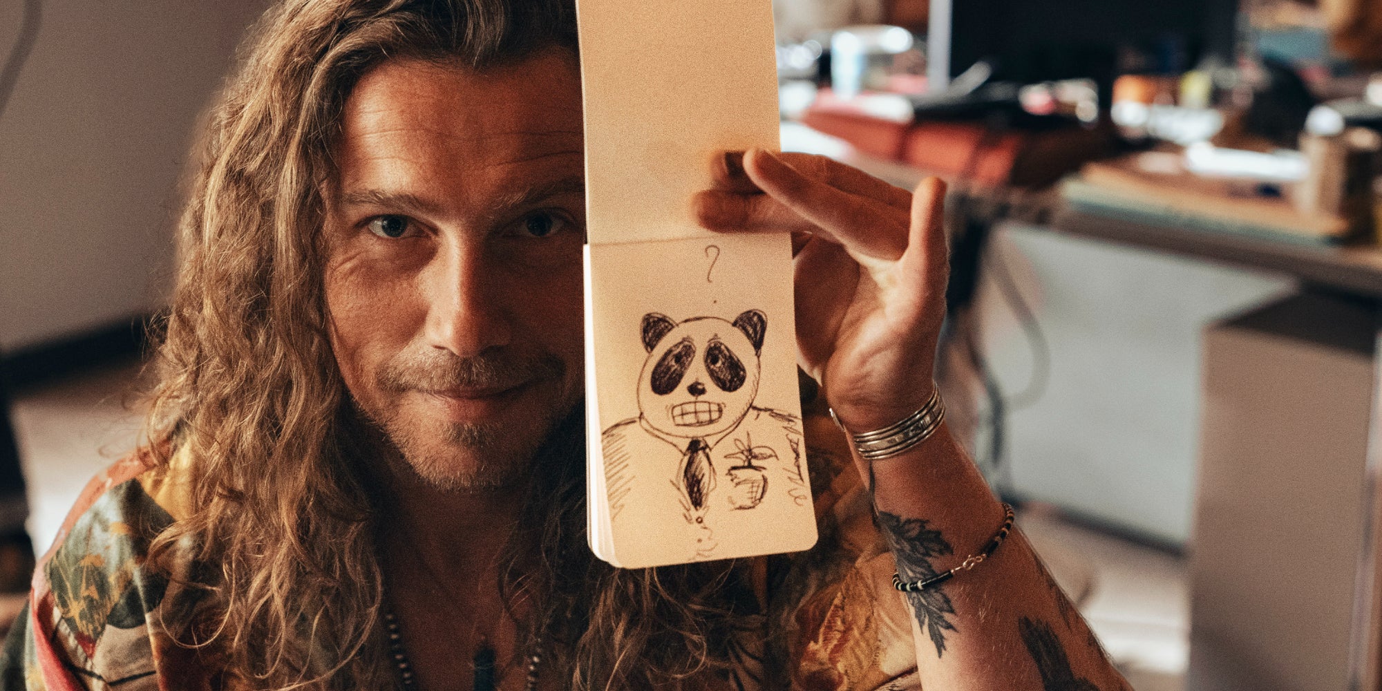 Retrouvez Julien Doré dans la série Panda, désormais disponible sur Disney+. 