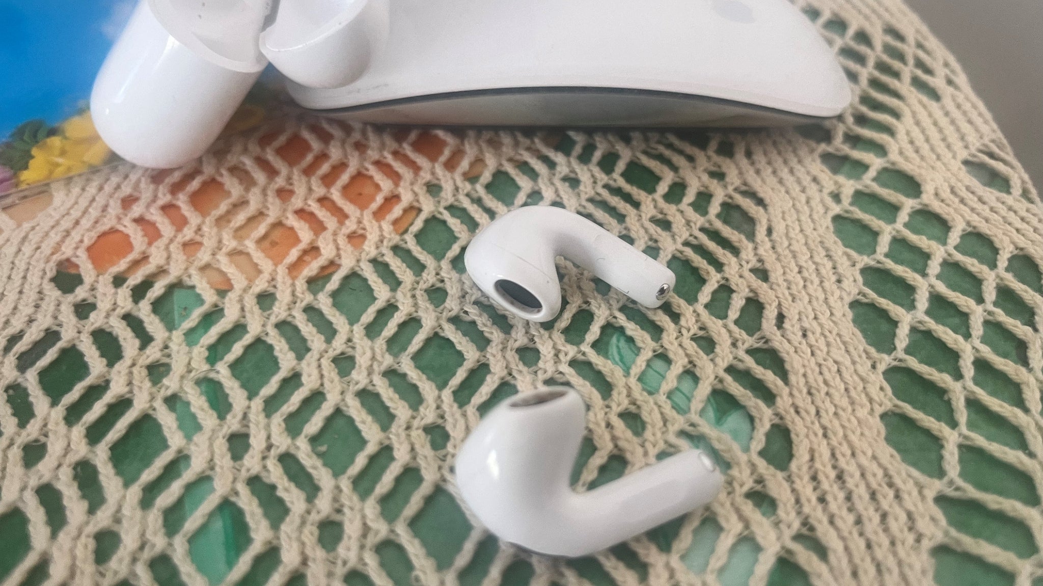 Avec leurs tiges interactives, les AirPods 4 avec réduction active du bruit offrent une accessibilité fortement appréciable.