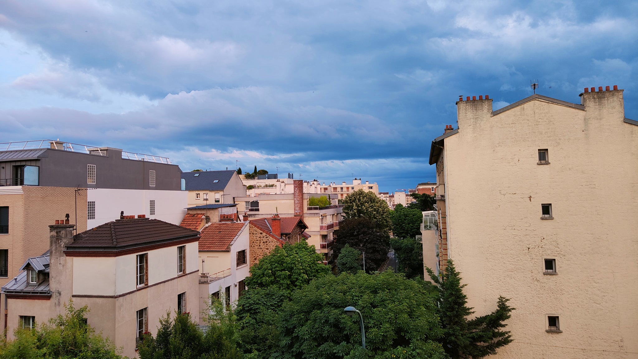 Le OPPO Find X3 Neo s'adapte facilement à la luminosité de la scène