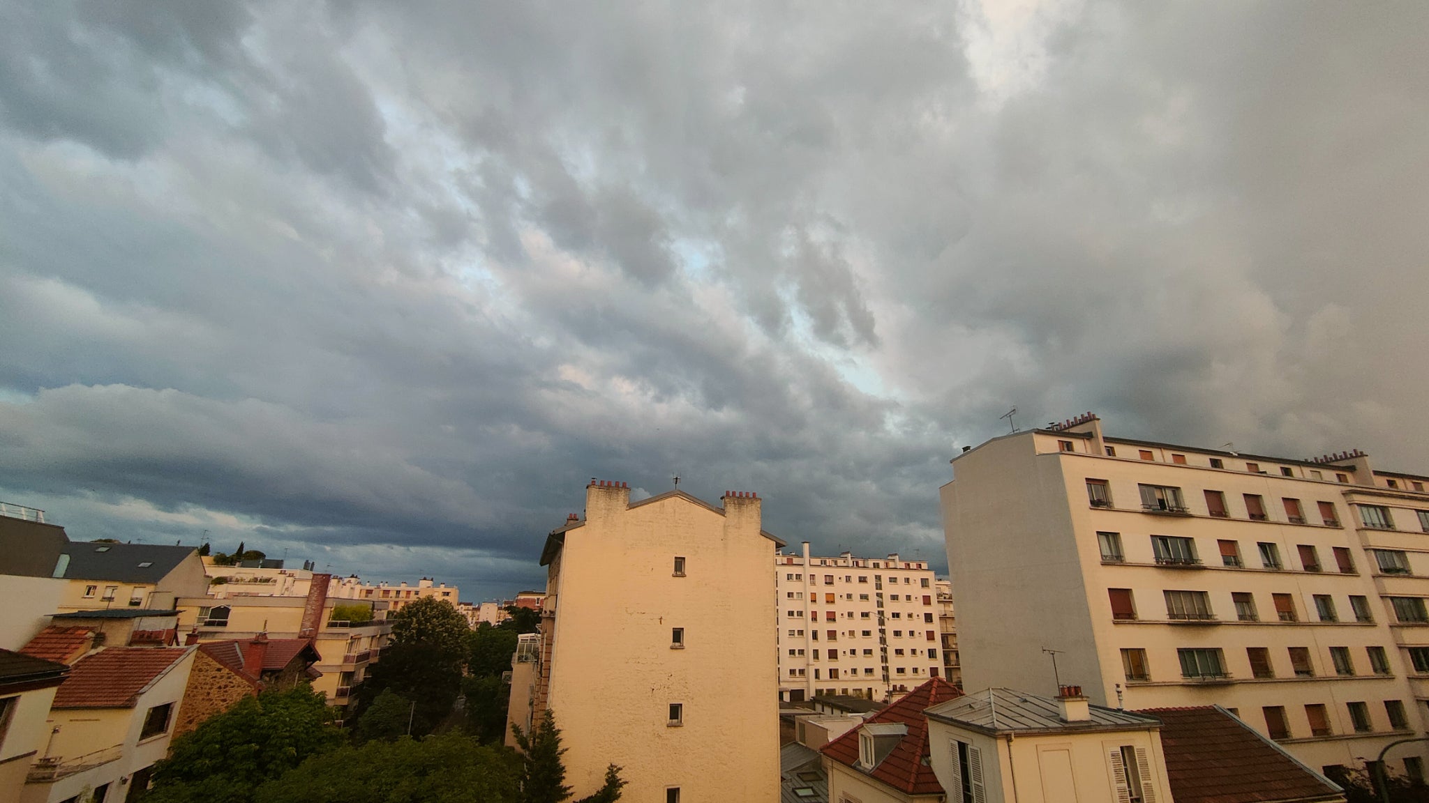 En ultra grand angle, et par temps plus gris