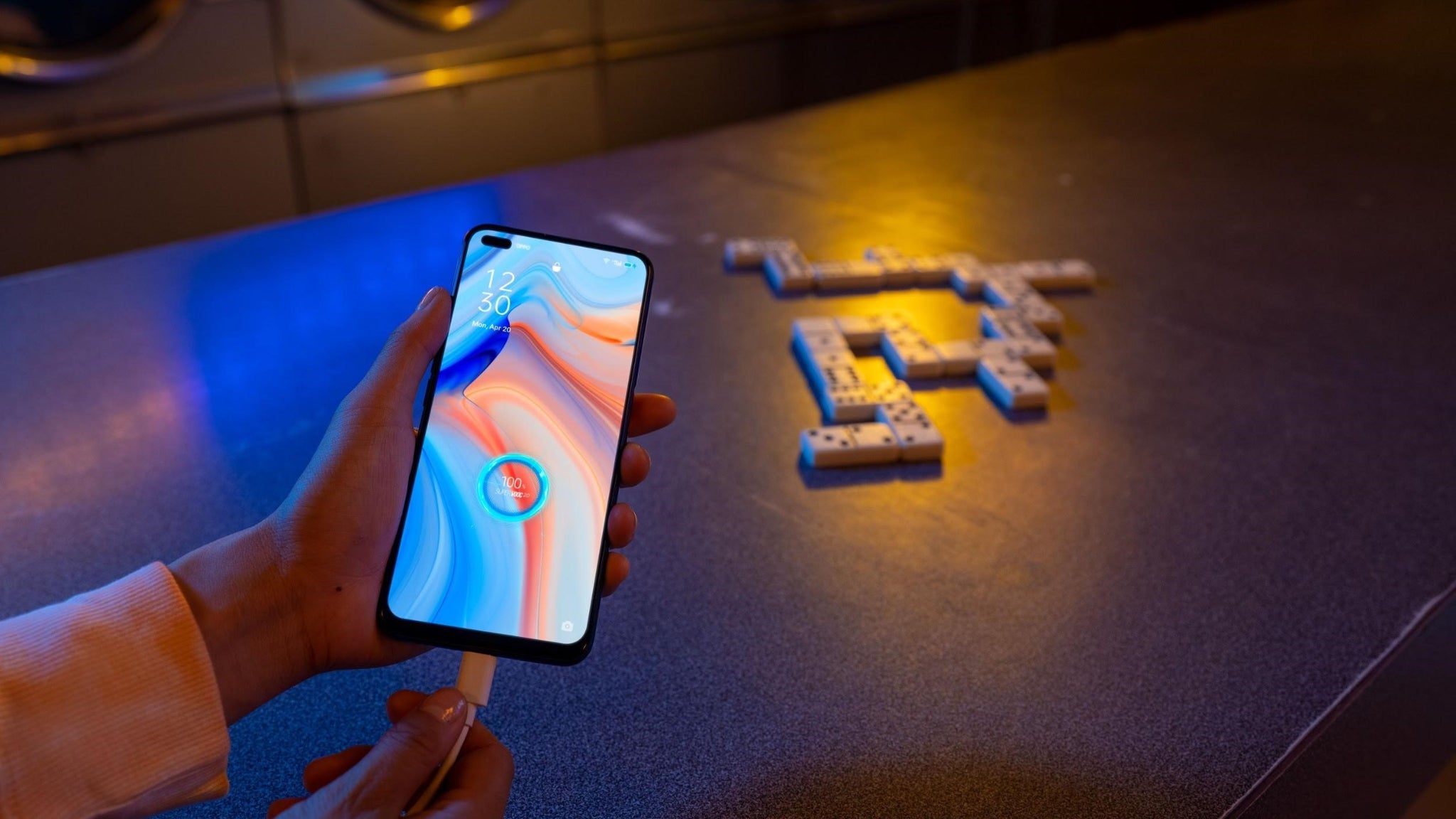 L'OPPO Reno 4 Pro peut passer de 0 à 100% de charge en à peine 35 minutes