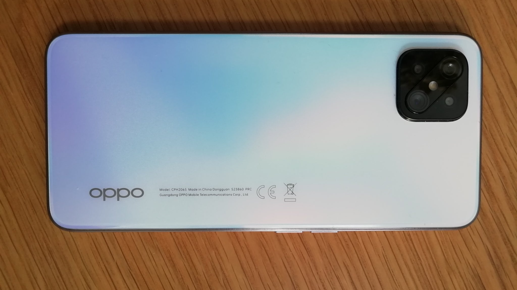 L'OPPO Reno4 Z derrière