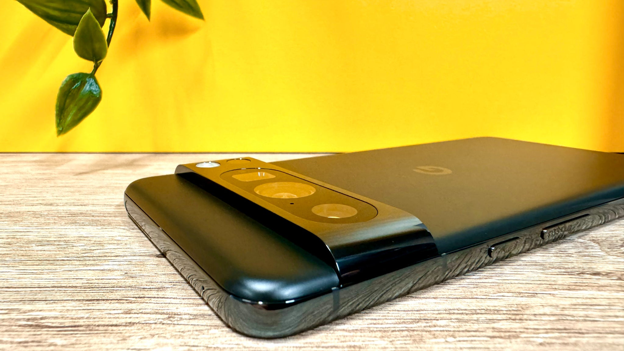 La bande horizontale abritant le module photo, la véritable signature de la gamme Pixel. La bande horizontale abritant le module photo, la véritable signature de la gamme Pixel.