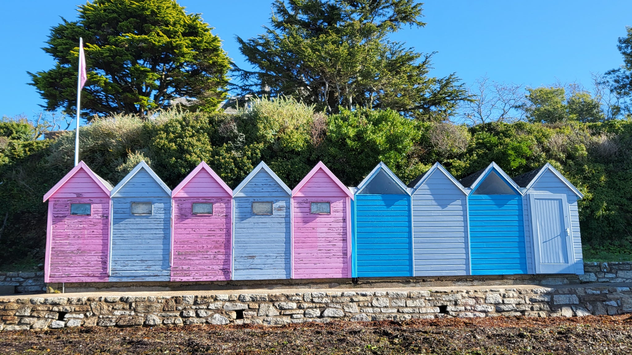 En journée, les couleurs sont éclatantes avec le Galaxy Z Flip3 5G, même en Bretagne