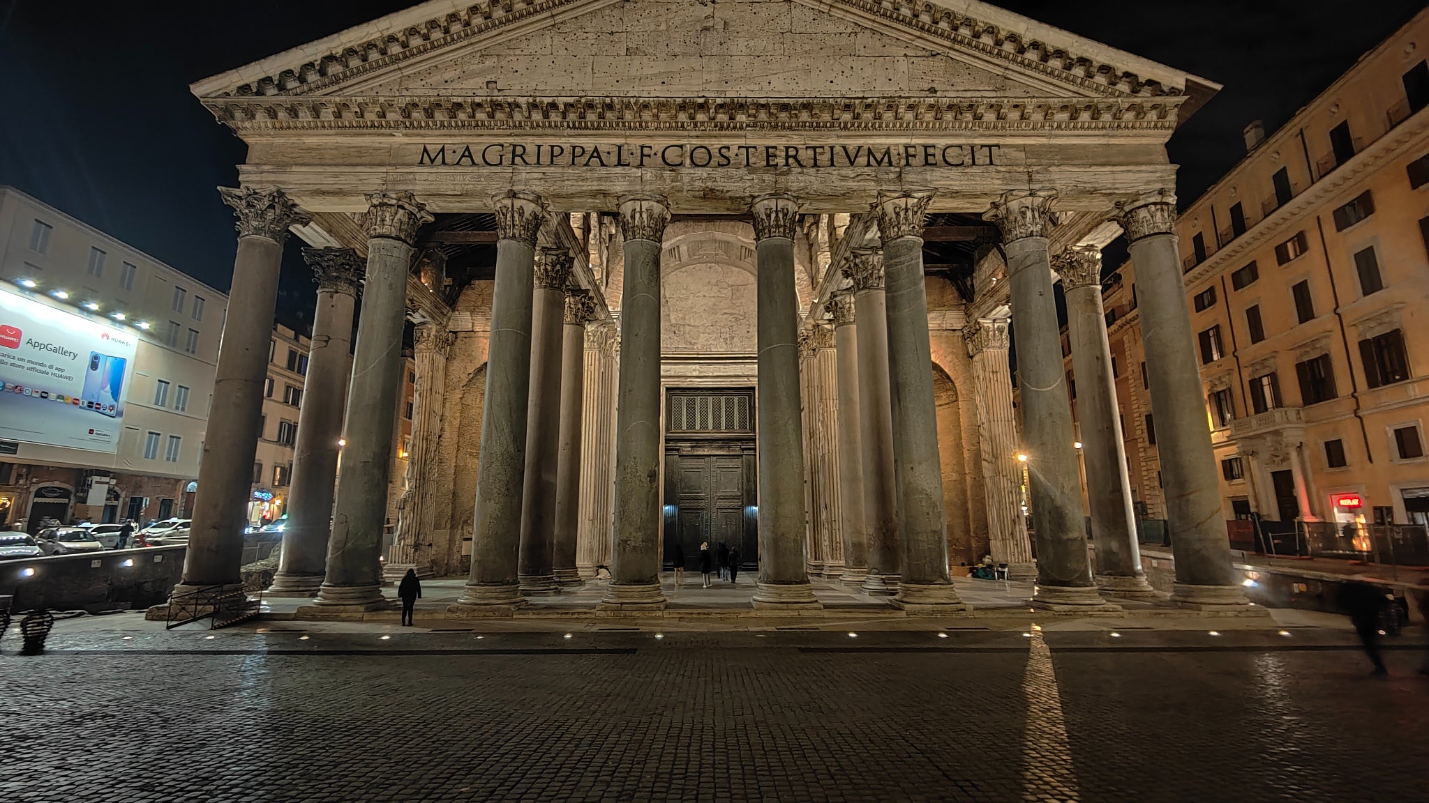 Le Panthéon capturé dans la nuit romaine par le OPPO Find X3 Pro