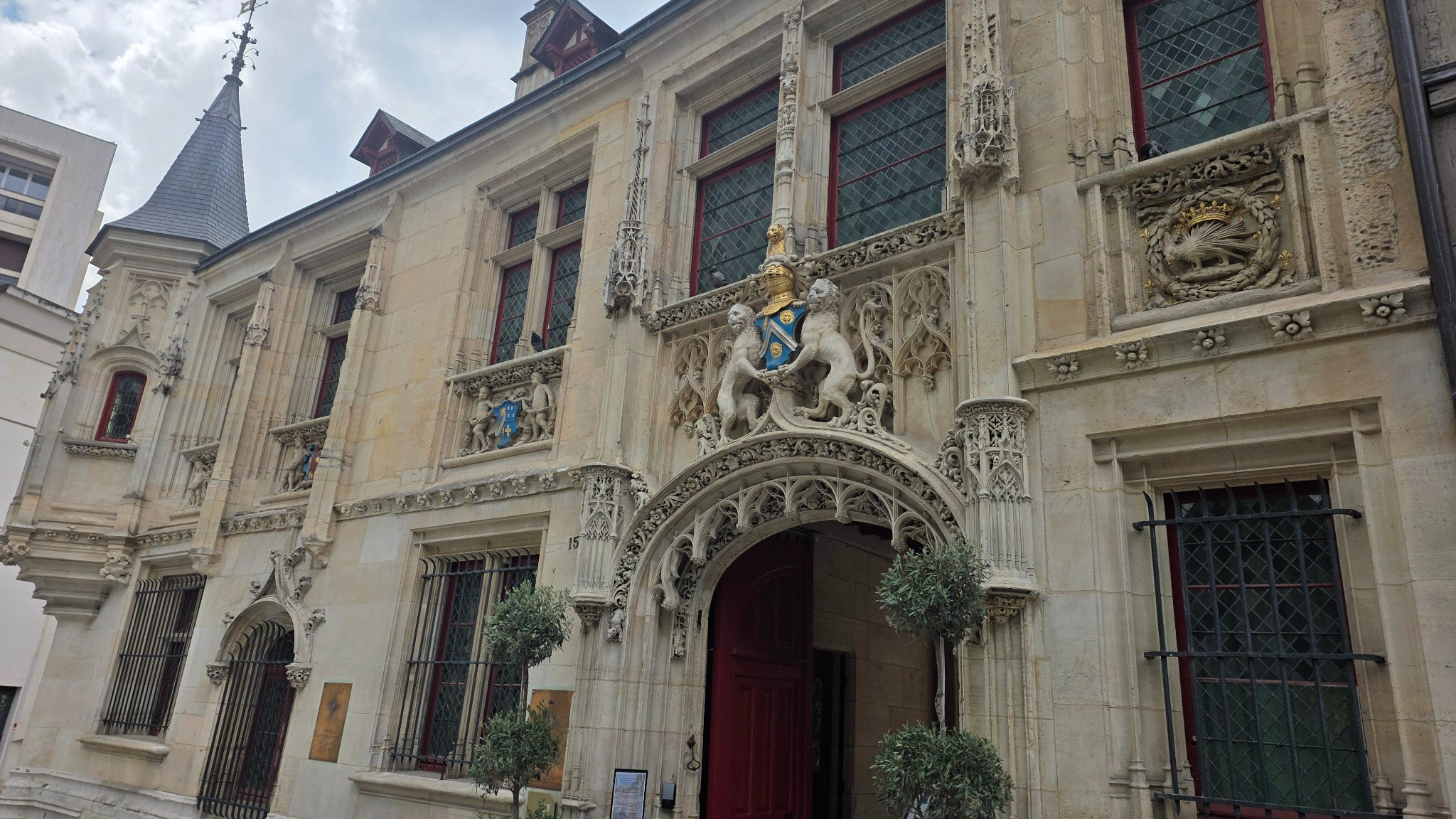 Le Bourgtheroulde à Rouen en zoom x1