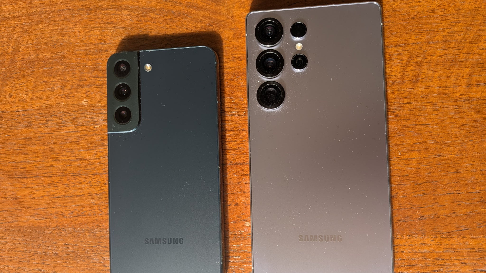 Le Galaxy S25 Ultra se montre imposant face au Galaxy S22