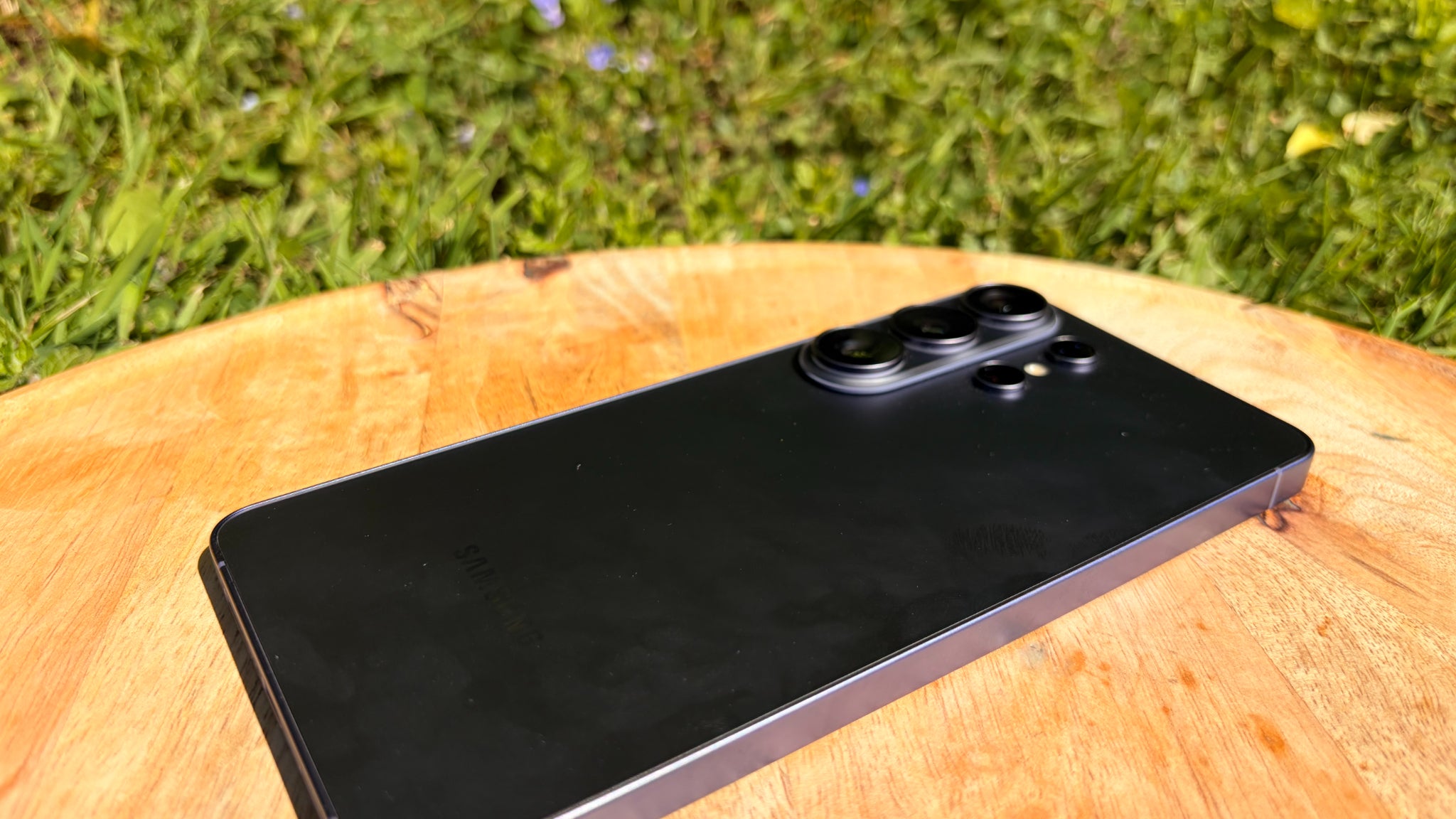 Le Samsung Galaxy S26 Ultra a une épaisseur standard de 7,9 mm