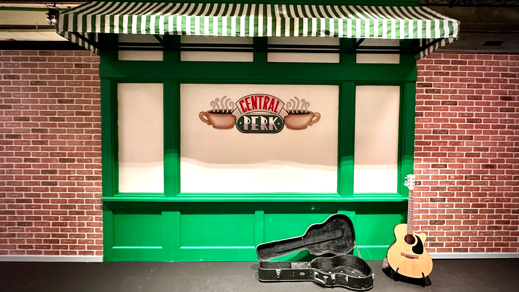 Vous laisserez bien une petite pièce pour Phoebe au passage...