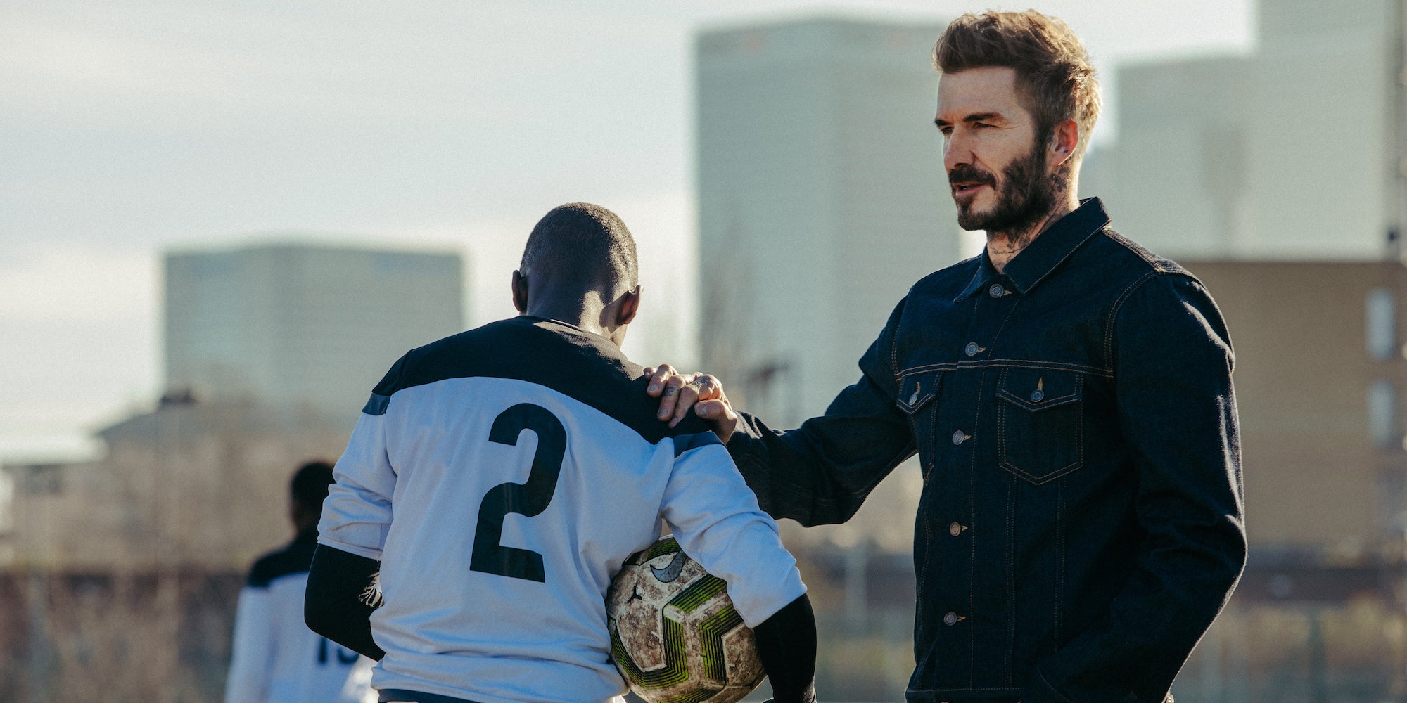 David Beckham retrouve le club junior dans lequel il a évolué adolescent, dans l'Est de Londres, dans la série-docu "S.O.S. Beckham".