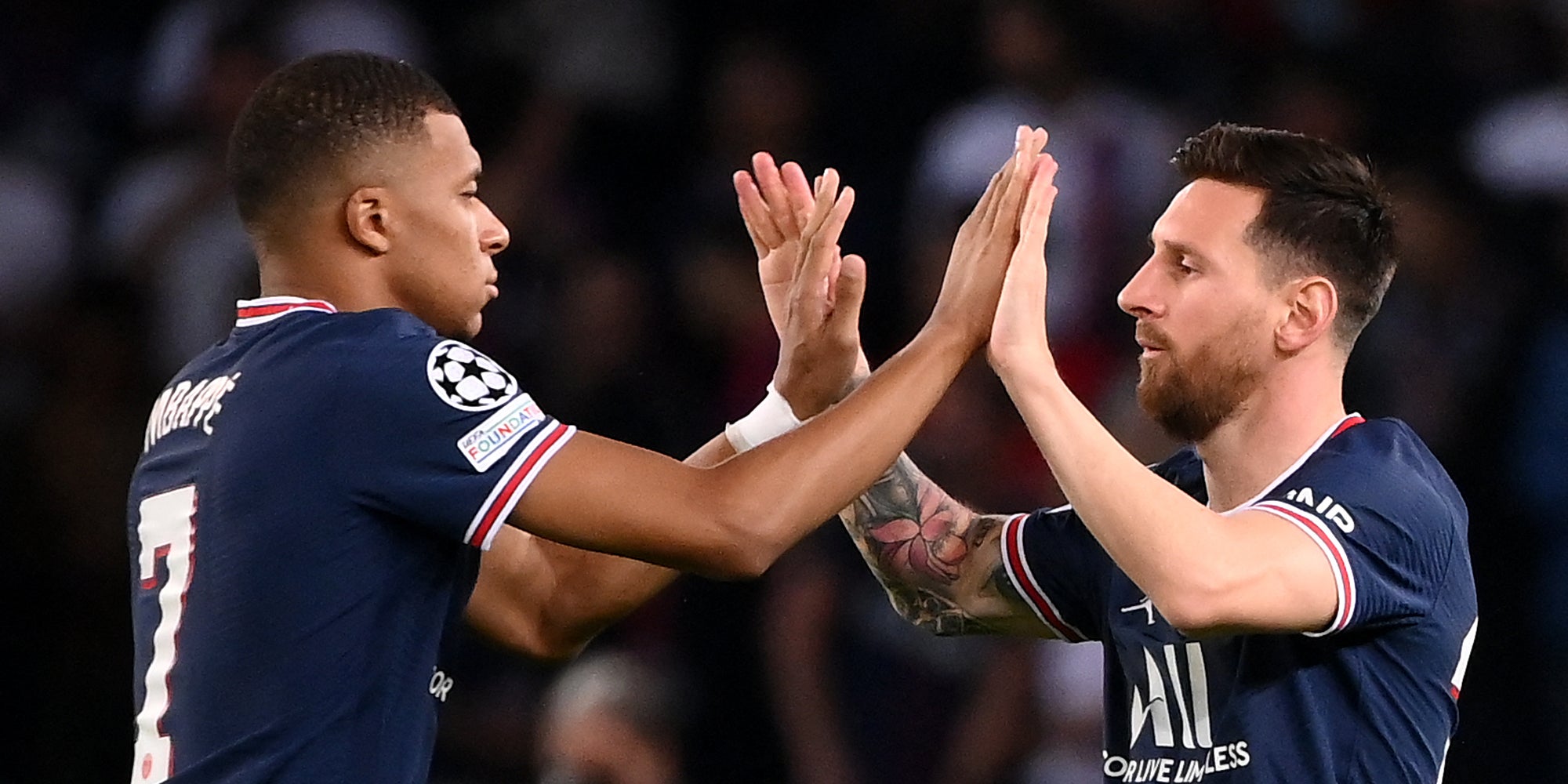 Kylian Mbappé et Lionel Messi durant le match de Ligue des Champions PSG - RB Leipzig, au Parc des Princes, le 19 octobre 2021.