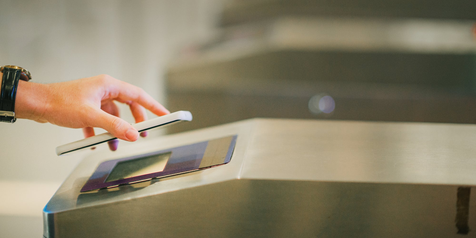 Il est désormais possible de payer, charger et valider certains forfaits Navigo et tickets de transports, directement depuis un smartphone Android