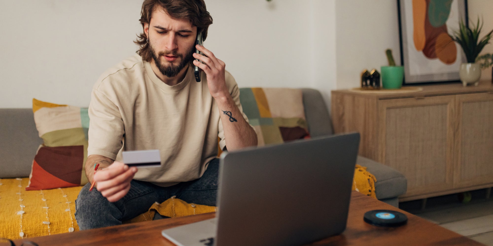 Découvrez ce qu'est le vishing, cette arnaque téléphonique de plus en plus courante et comment vous en protéger. 