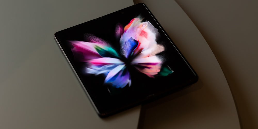 Le Samsung Galaxy Z Fold3 5G dévoile son magnifique écran intérieur déplié.