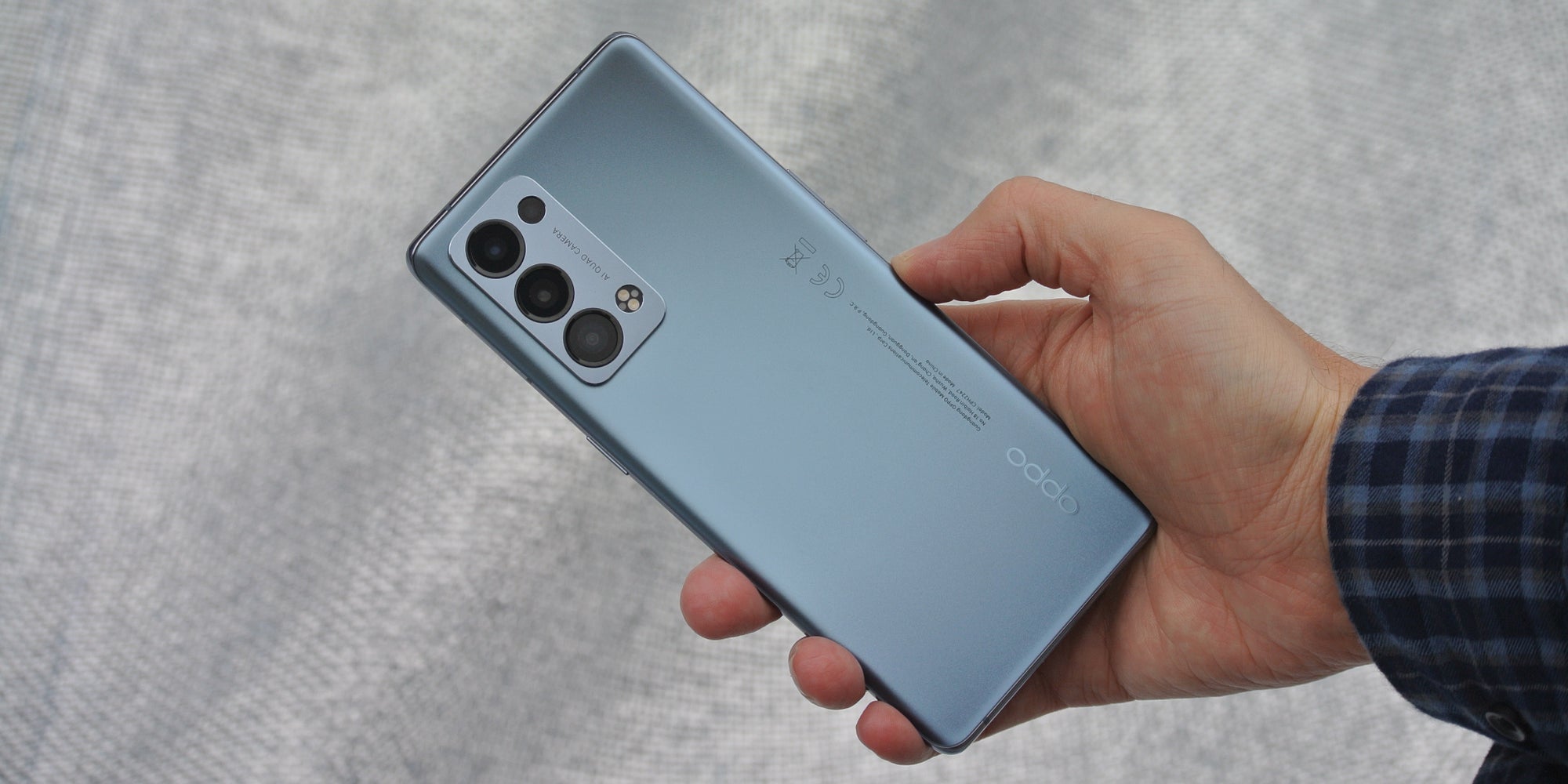 Le magnifique OPPO Reno6 Pro en gris lunaire