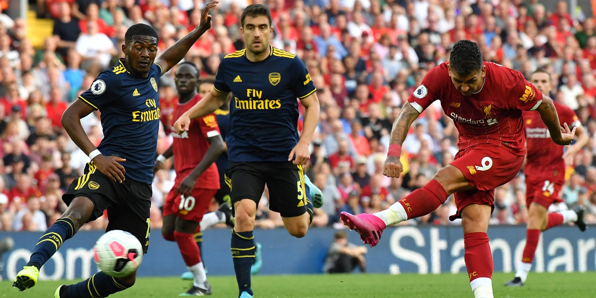 L'attaquant brésilien de Liverpool Bobby Firmino a causé de gros problèmes à la défense d'Arsenal durant la victoire des Reds à Anfield (3-1).