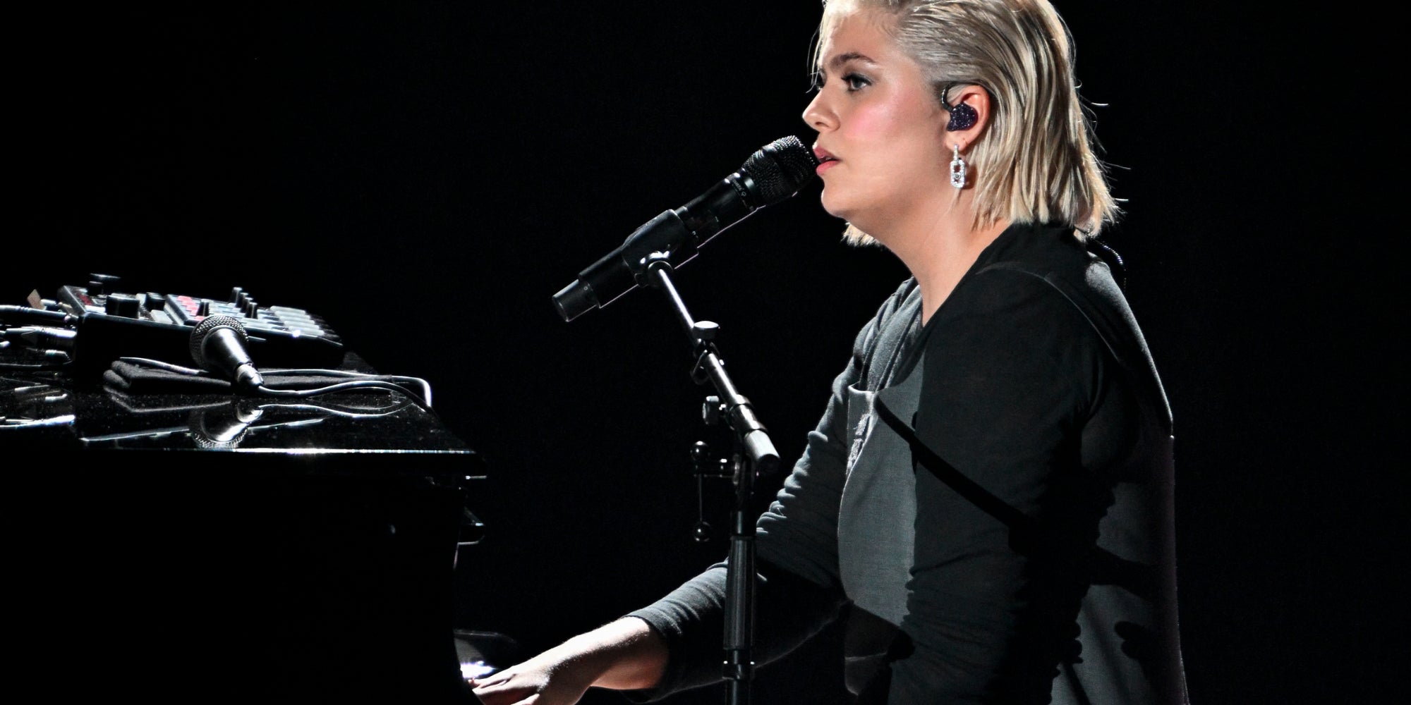 La chanteuse et musicienne française Louane lors des 39e Victoires de la Musique, dans la salle de concert de la Seine Musicale à Boulogne-Billancourt, le 9 février 2024.