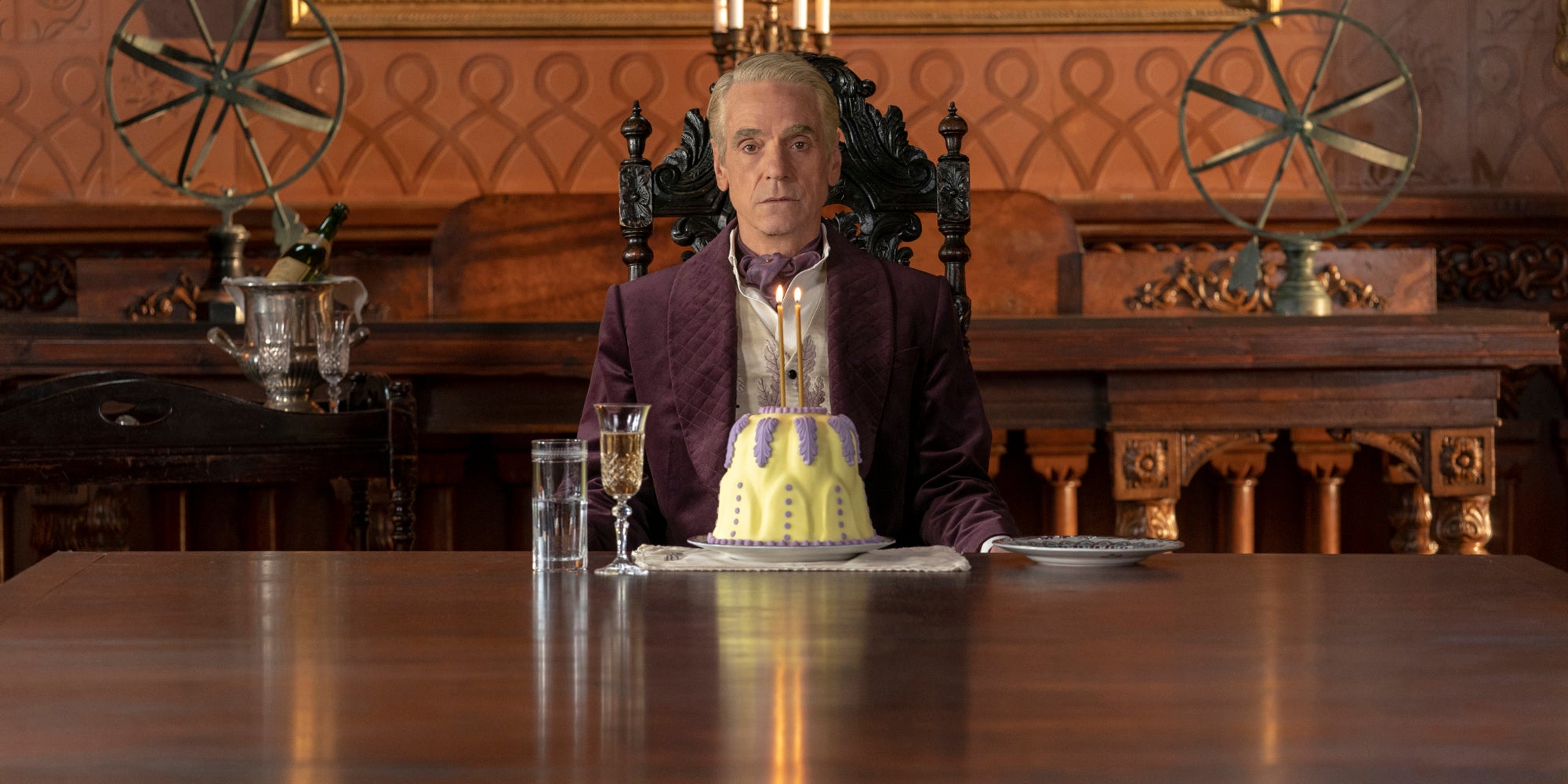 Ozymandias incarné par Jeremy Irons dans la série Watchmen.