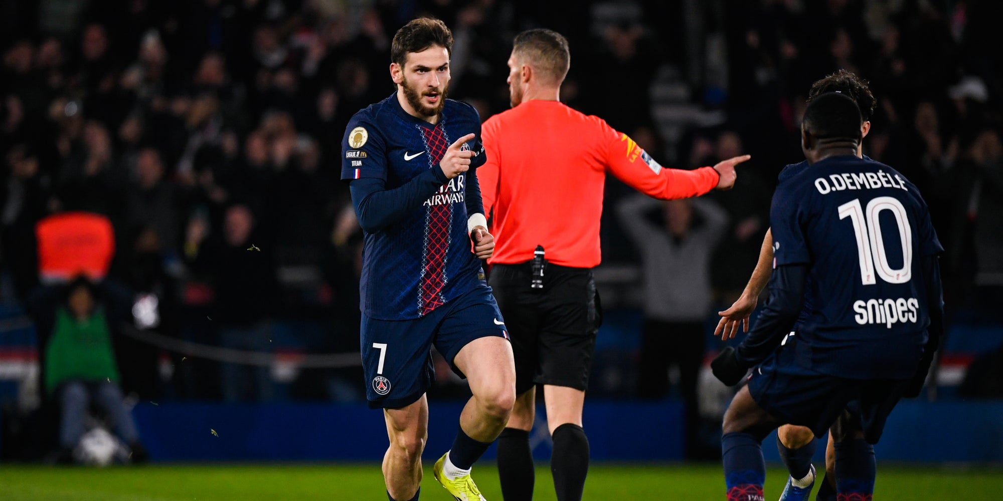 Khvicha Kvaratskhelia célèbre son 4e but pour le Paris Saint-Germain face à l'Olympique de Marseille, au Parc des Princes, le 8 février 2026.