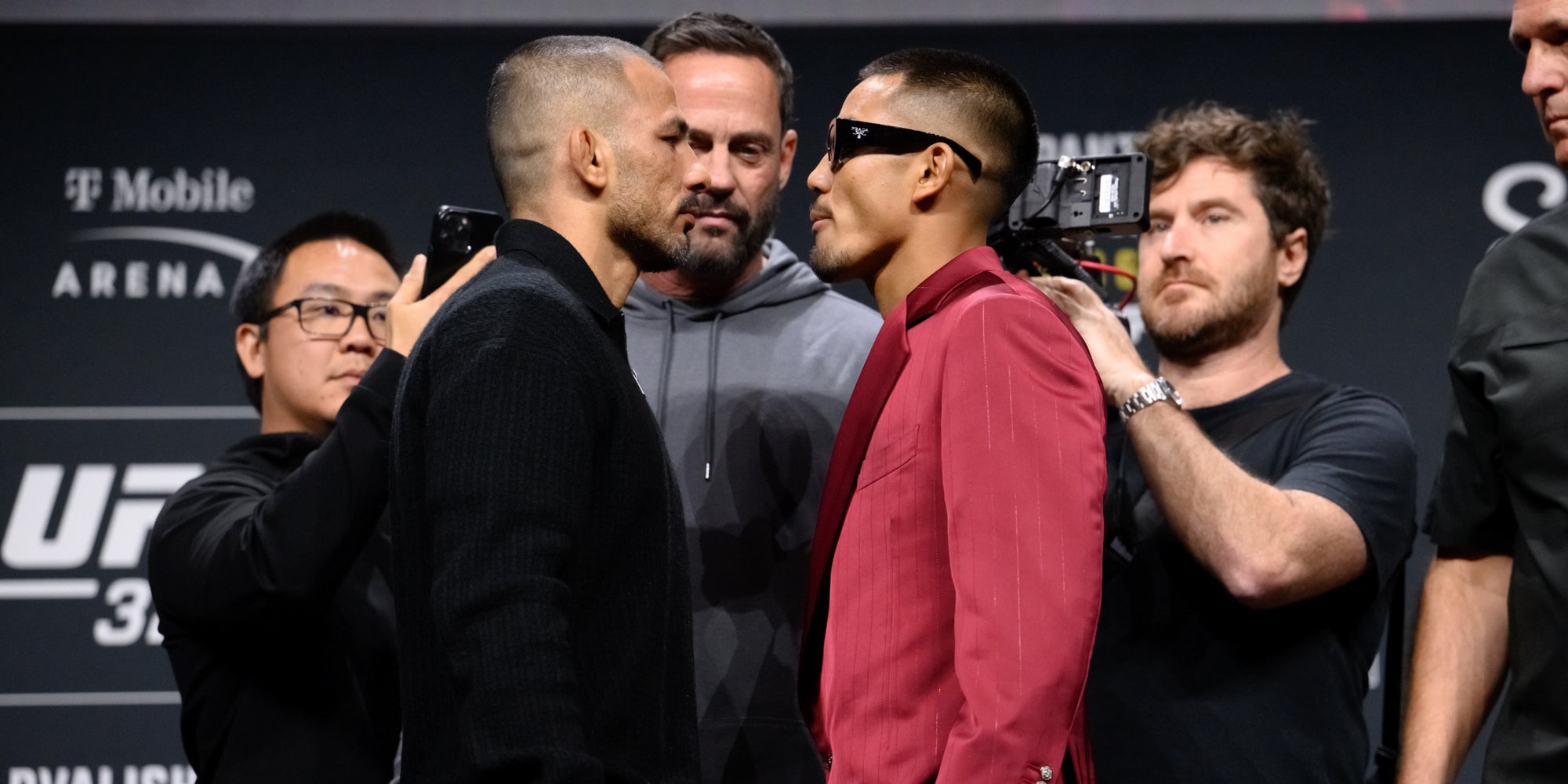 Alexandre Pantoja et Joshua Van lors de leur premier face-à-face, le 4 décembre 2025 à Las Vegas.