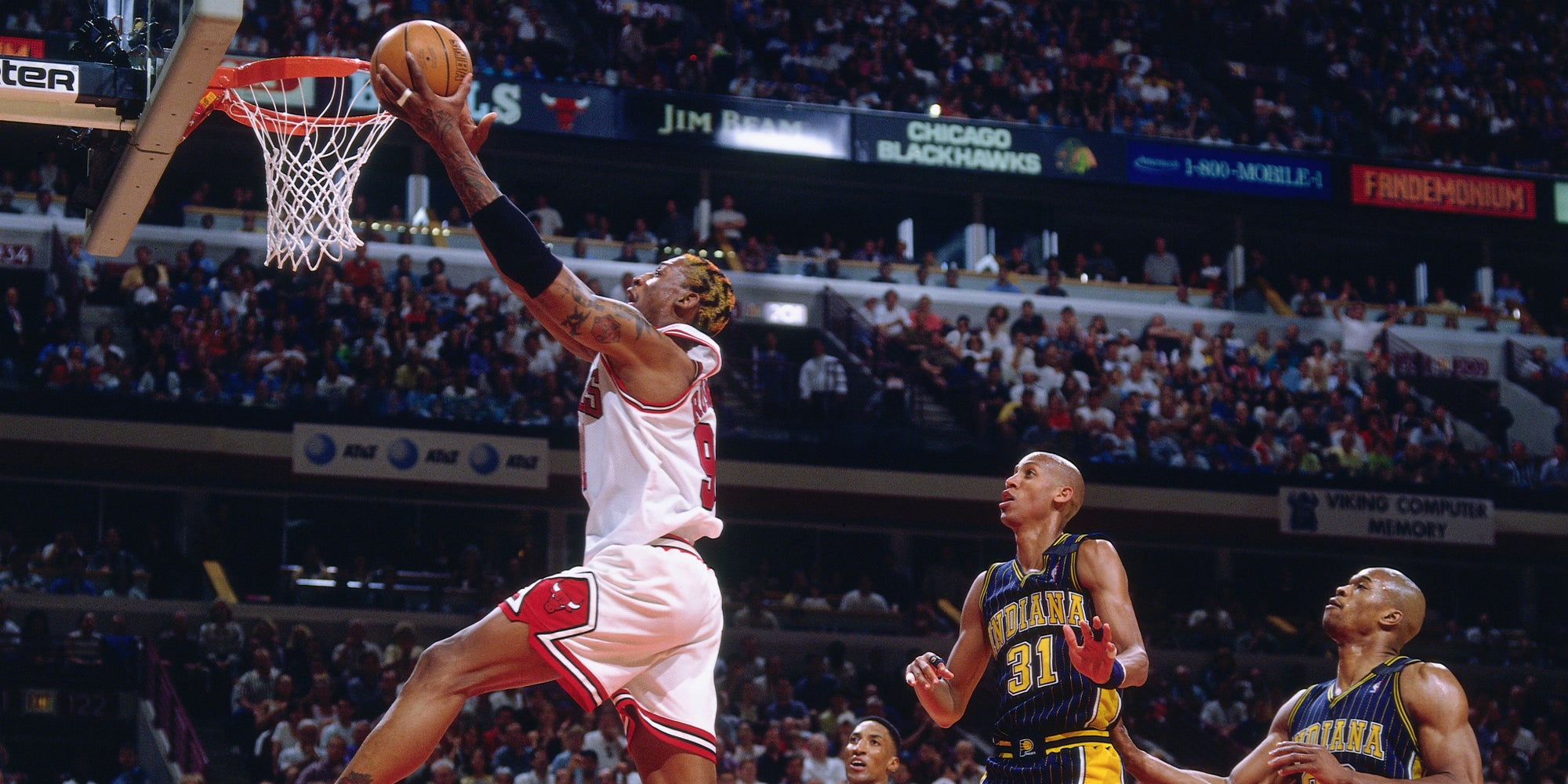 Dennis Rodman dans le maillot des Chicago Bulls, dans la série documentaire "The Last Dance" sur Netflix.