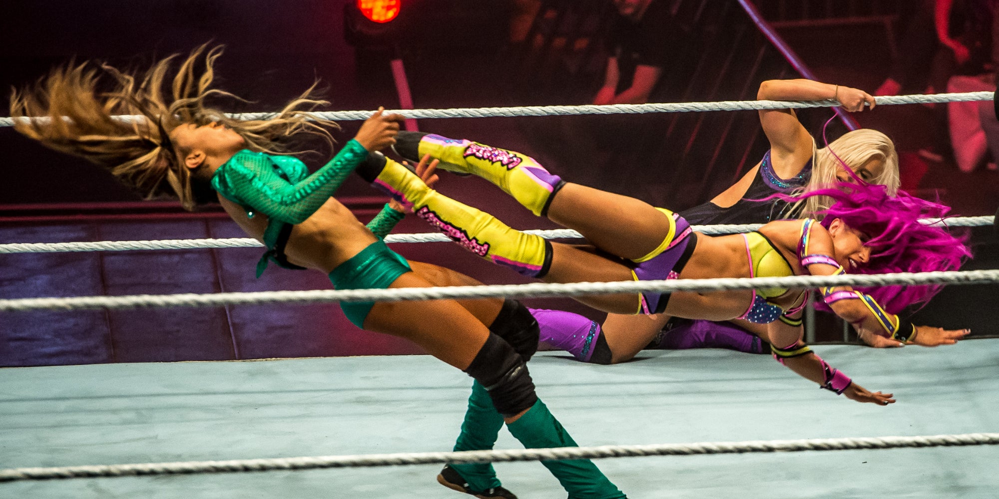 Alicia Fox et Sasha Banks s'affontent durant le show WWE à Lille en 2017