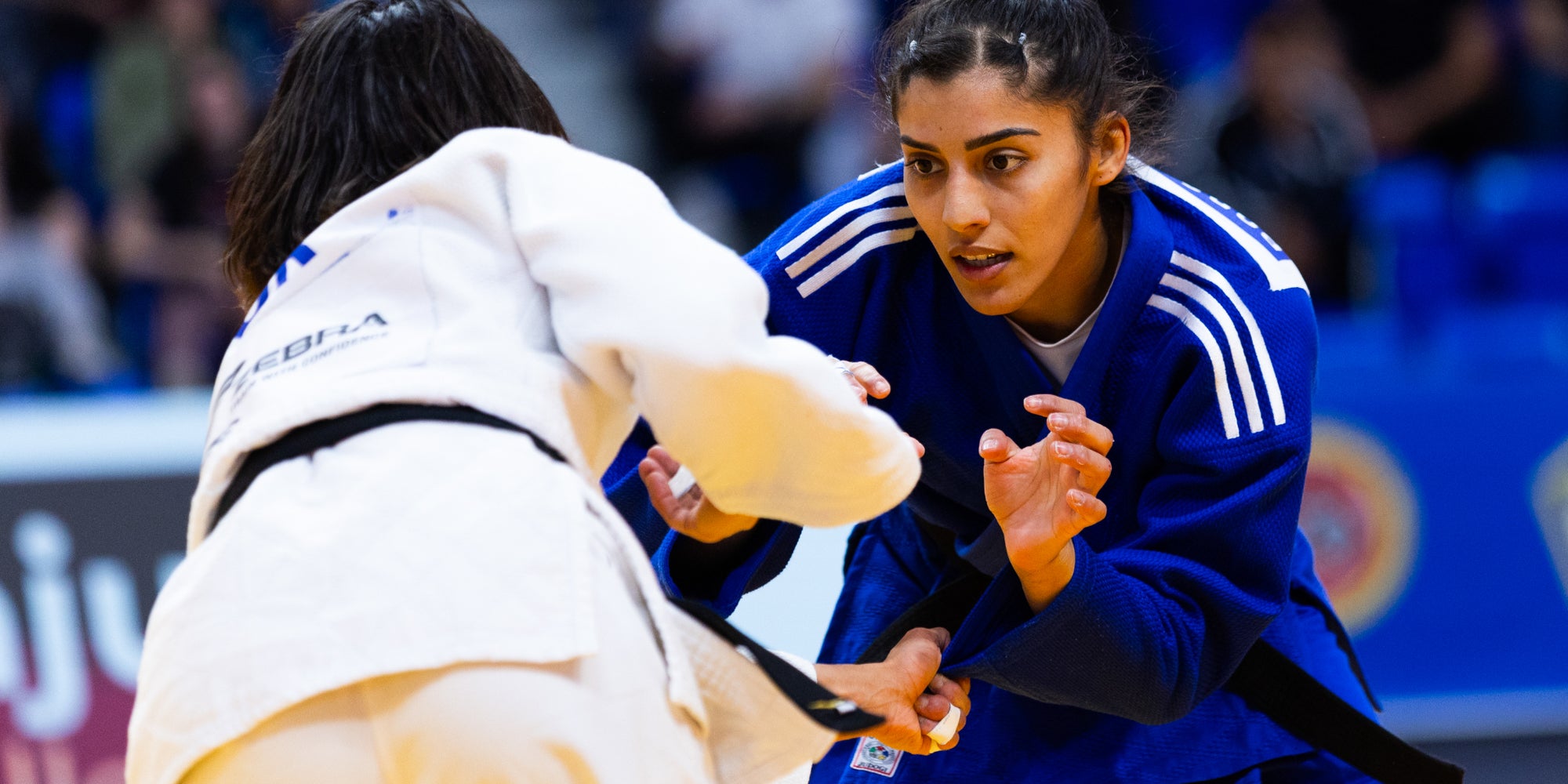 La judokate française Shirine Boukli face à Costa Catarina (Portugal) en finale féminine des -48kg aux Championnats d'Europe de Judo, à Podgorica au Monténégro, le 23 avril 2025.