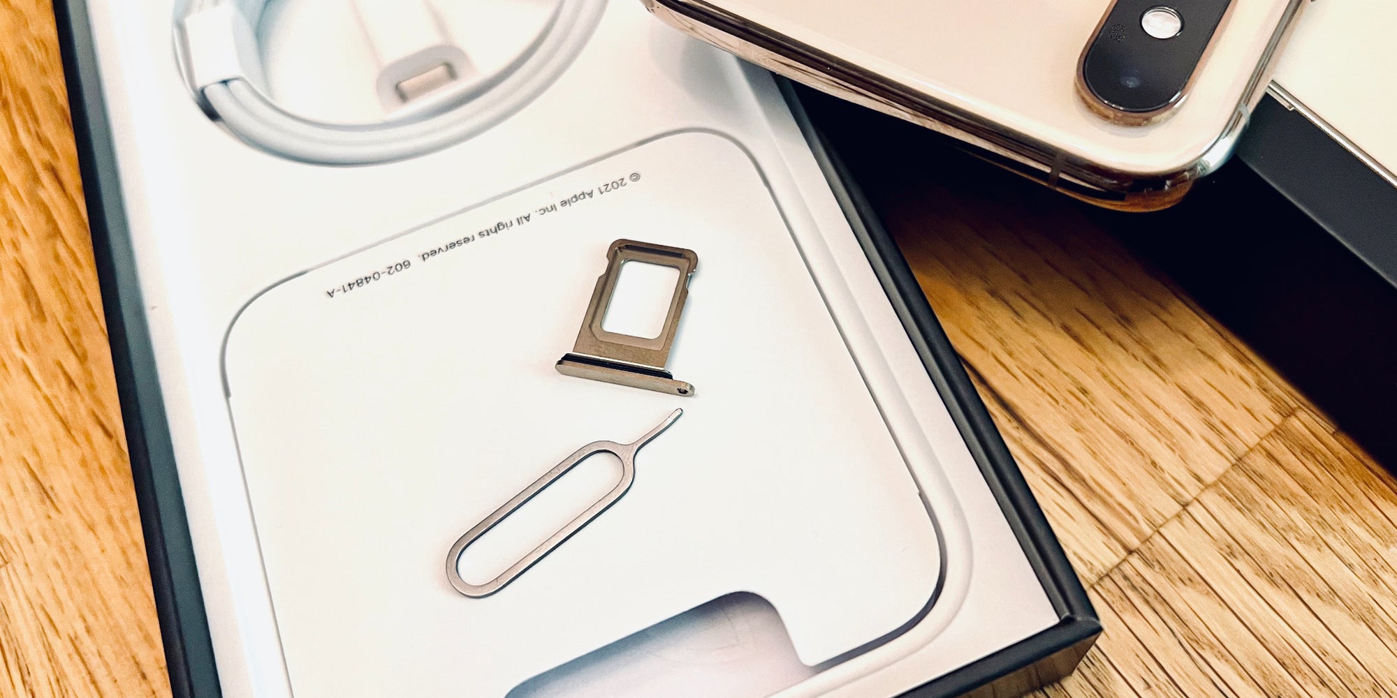 Si la clé fournie dans la boîte des smartphones est perforée, c'est pour une raison bien spécifique...