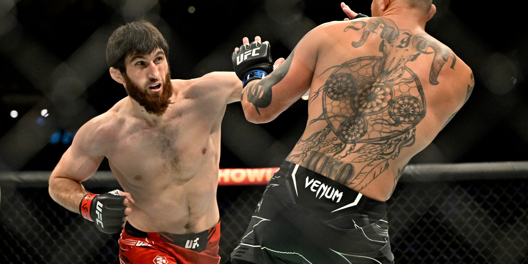 Magomed Ankalaev vs Anthony Sith lors de l'UFC 277, à l'American Airlines Center à Dallas, le 30 juillet 2022.