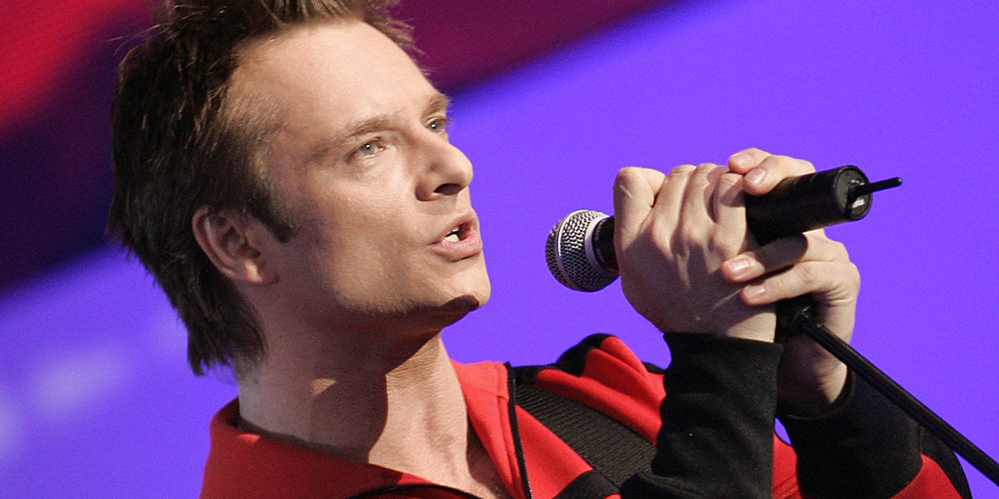 David Hallyday sur la scène du Téléthon, à Paris, le 3 décembre 2004.