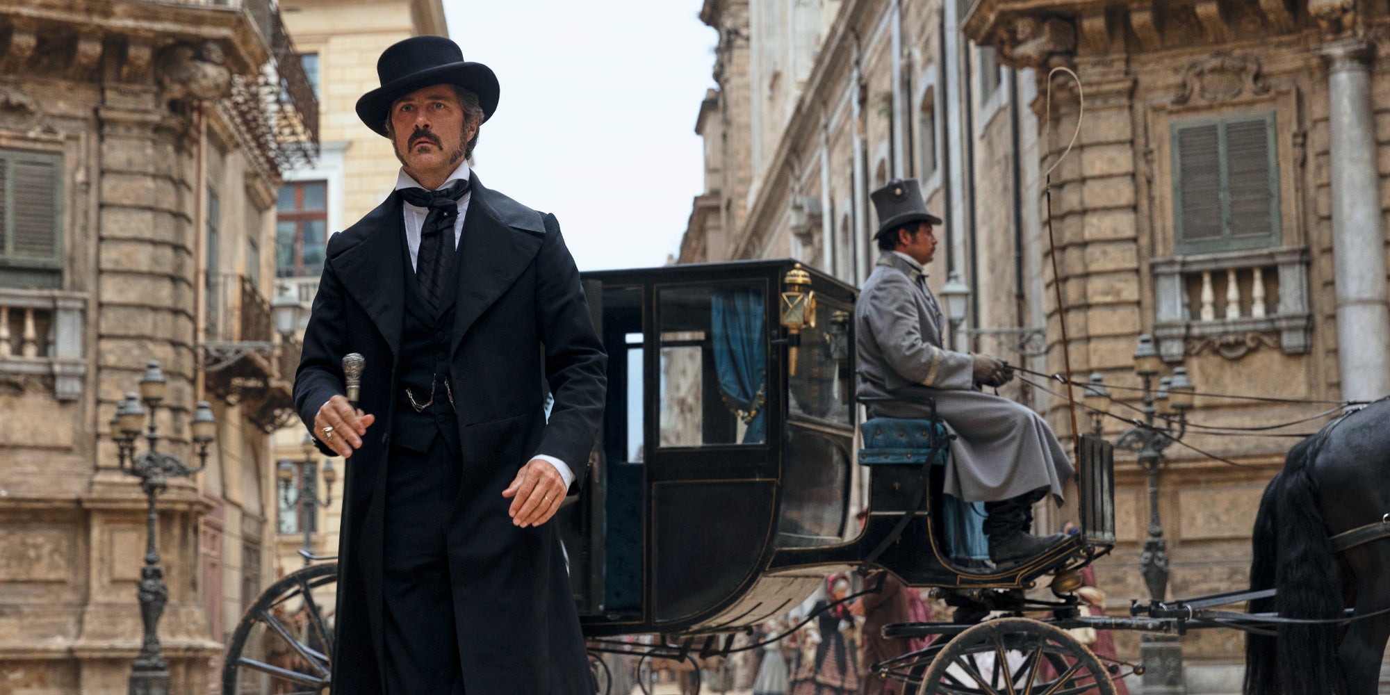 "Le Guépard", célèbre roman italien, est adapté en série disponible sur Netflix ce 5 mars.