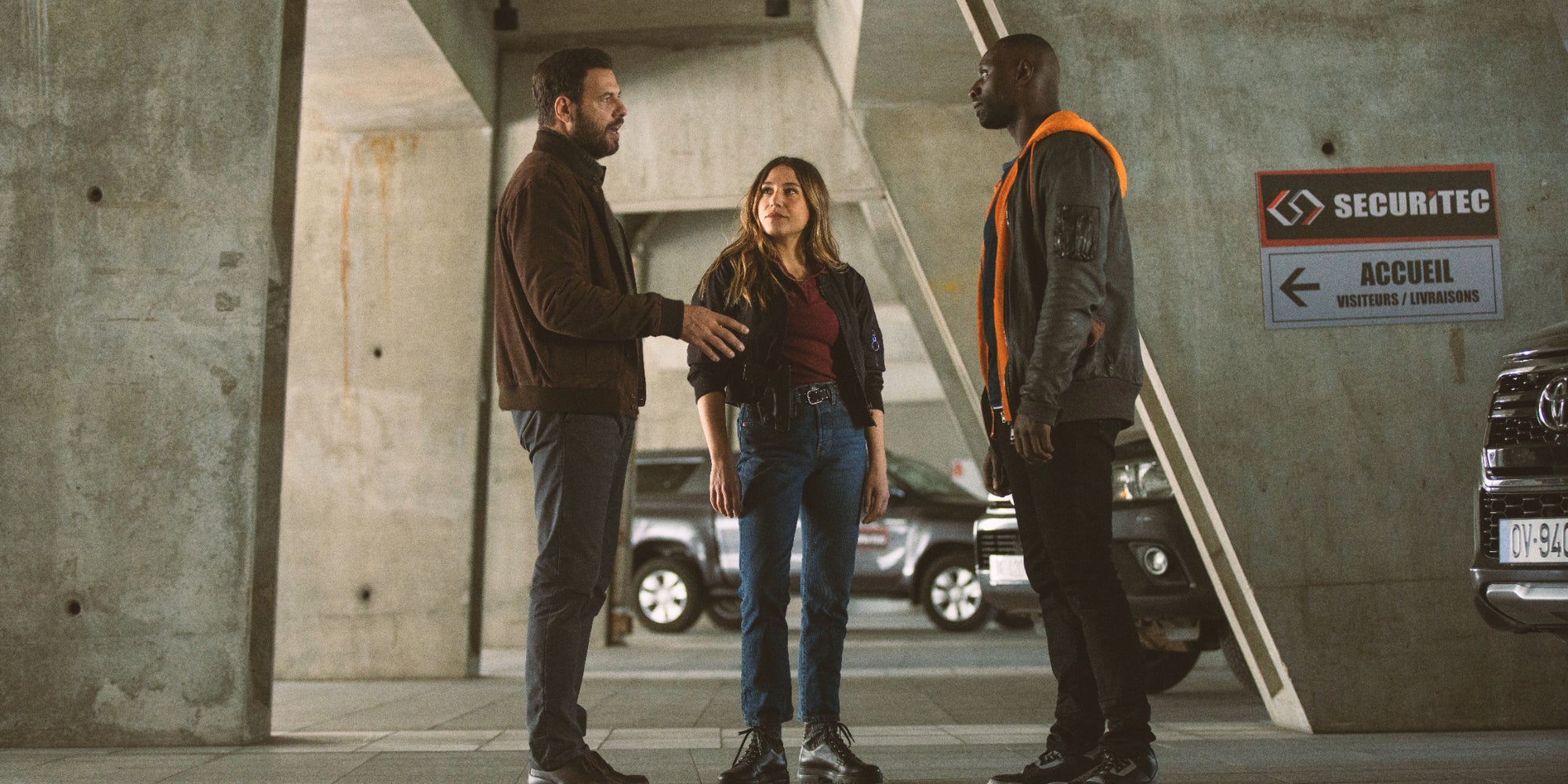 Izïa Higelin a rejoint le duo de choc formé par Omar Sy et Laurent Lafitte pour "Loin du Périph", un film à voir dès à présent sur Netflix.