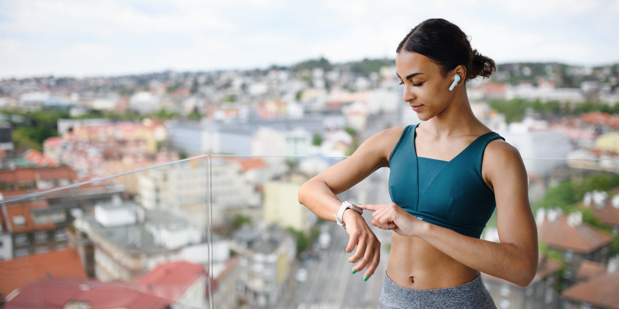 Écoutez votre musique directement depuis votre montre connectée, en associant simplement vos écouteurs sans fils à celle-ci.