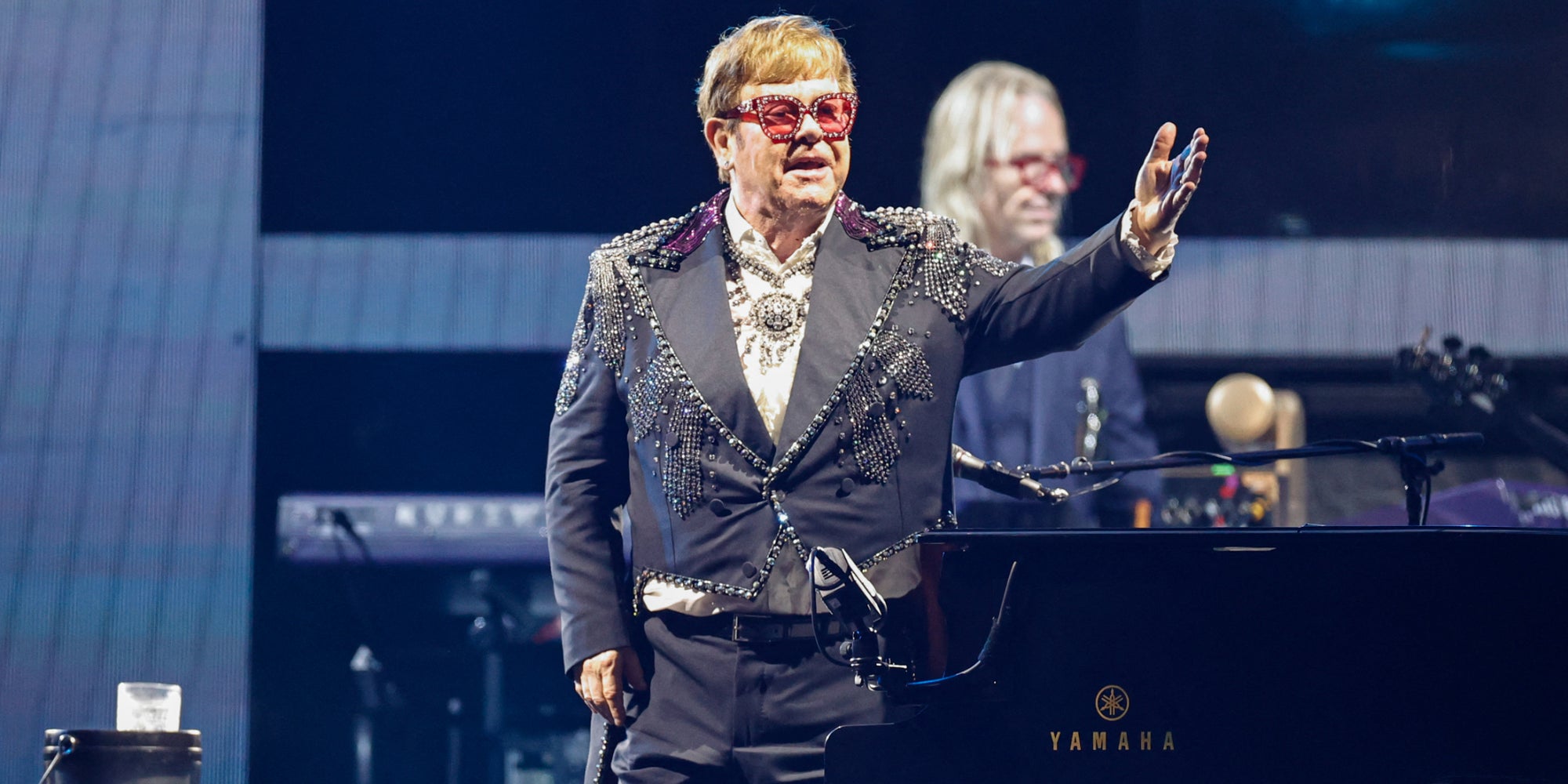 Sir Elton John lors de son "Farewell Yellow Brick Road" tour, le 5 août 2022 au stade Soldier Field de Chicago (Illinois). 