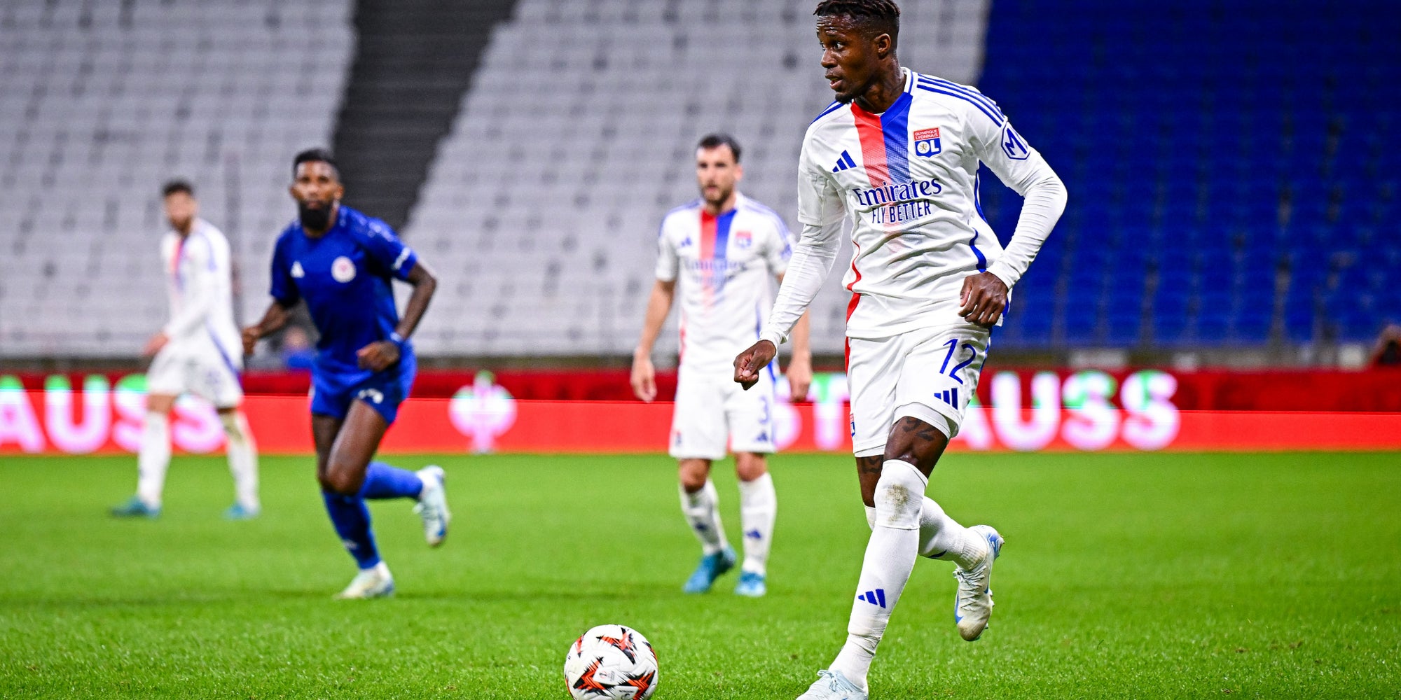 Wilfried Zaha lors du match de Ligue Europa entre l'OL et l’Olympiakos, le 26 septembre au Groupama Stadium de Lyon.