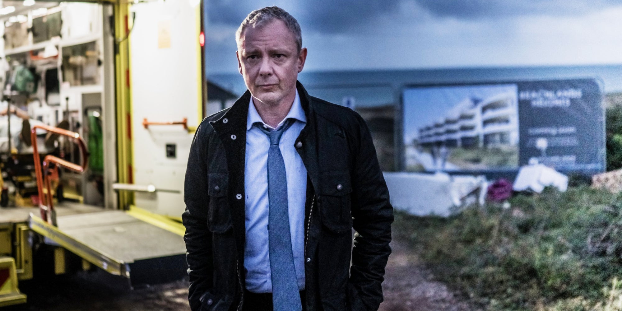 Roy Grace (John Simm) est de retour pour deux nouvelles enquêtes sur 13eme RUE.