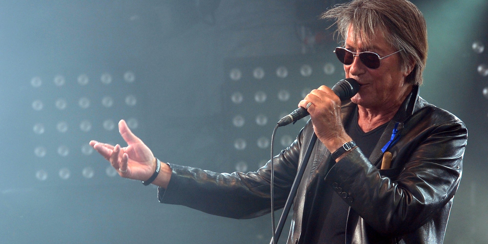 Jacques Dutronc sur la scène de la Fête de l'Humanité, à la Courneuve, le 12 septembre 2010.