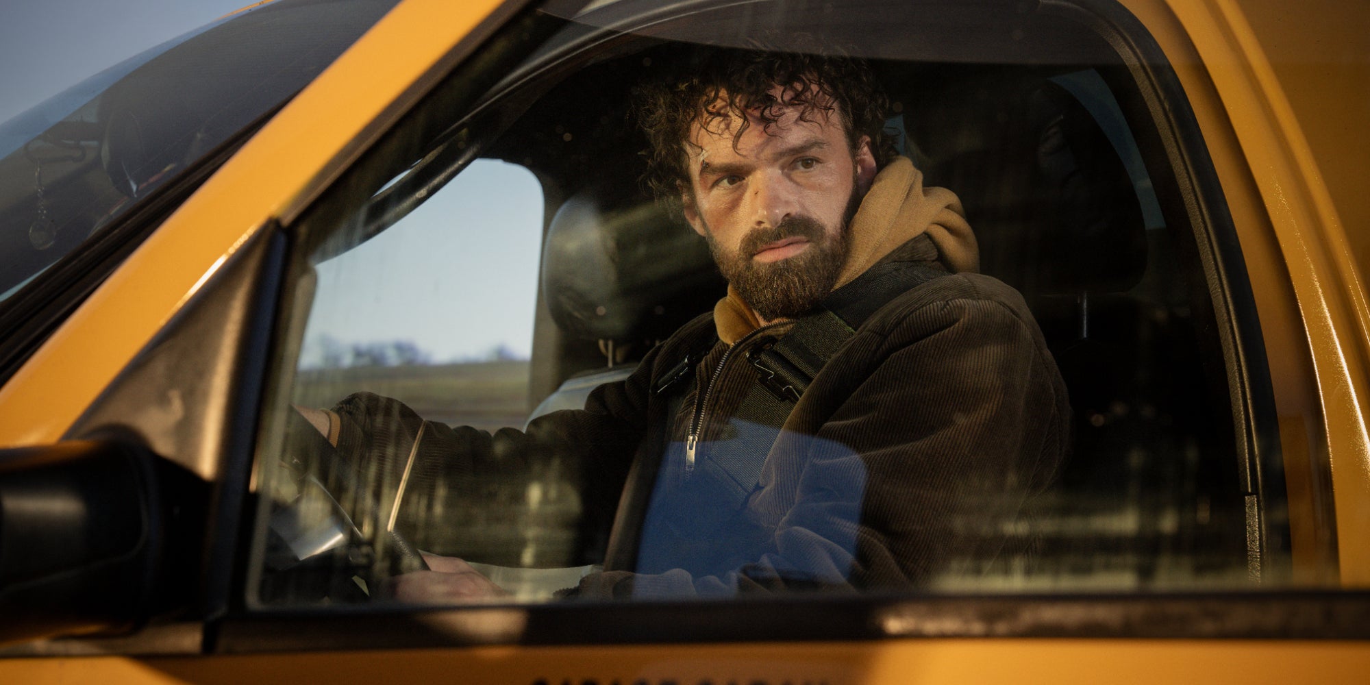 Le prodige de la mécanique, Lino (Alban Lenoir) reprend du service dans "Balle perdue 3", disponible sur Netflix dès le 7 mai 2025.