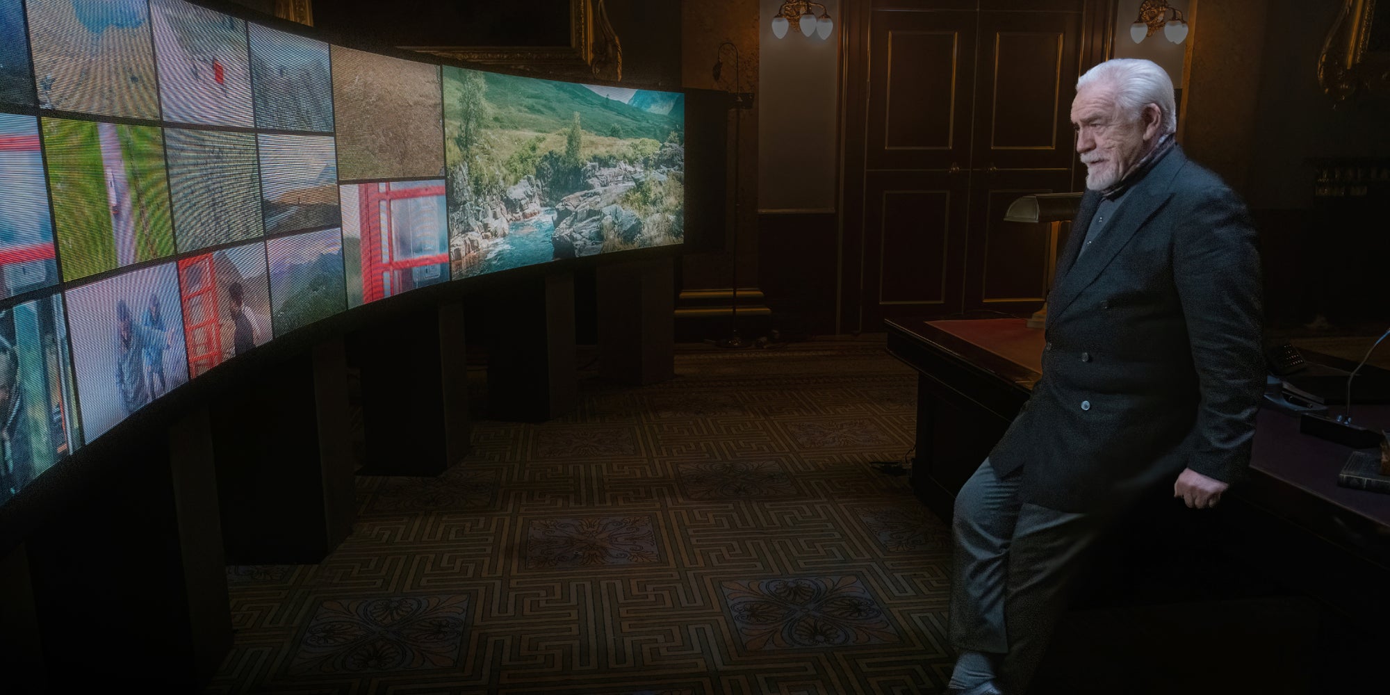 Brian Cox anime l'émission de télé-réalité inspirée de James Bond, "007 : en route pour le million".