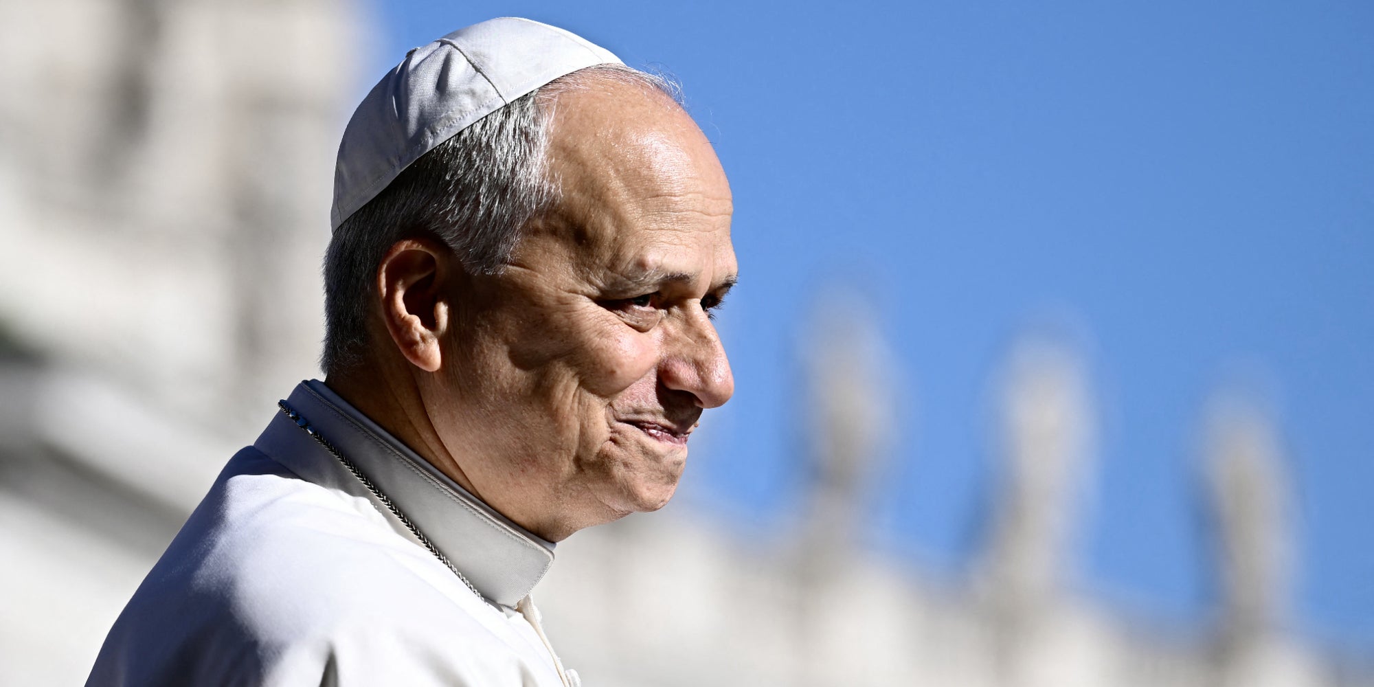 Le pape Léon XIV préside l’audience générale hebdomadaire sur la place Saint-Pierre au Vatican, le 23 septembre 2026. 